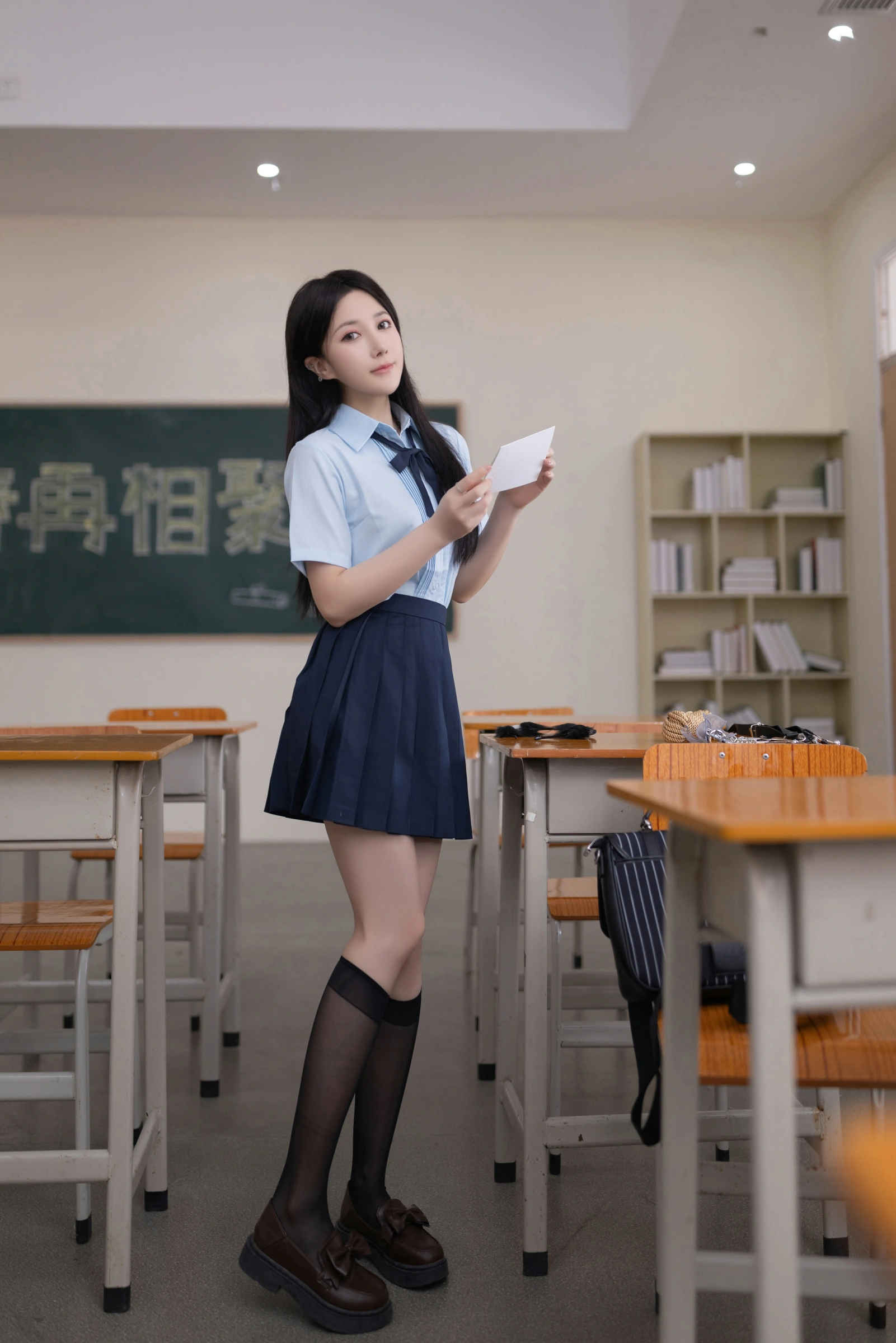 [秀人付费] 鱼子酱Fish 诱人私拍福利 班长的礼物 第 6 张