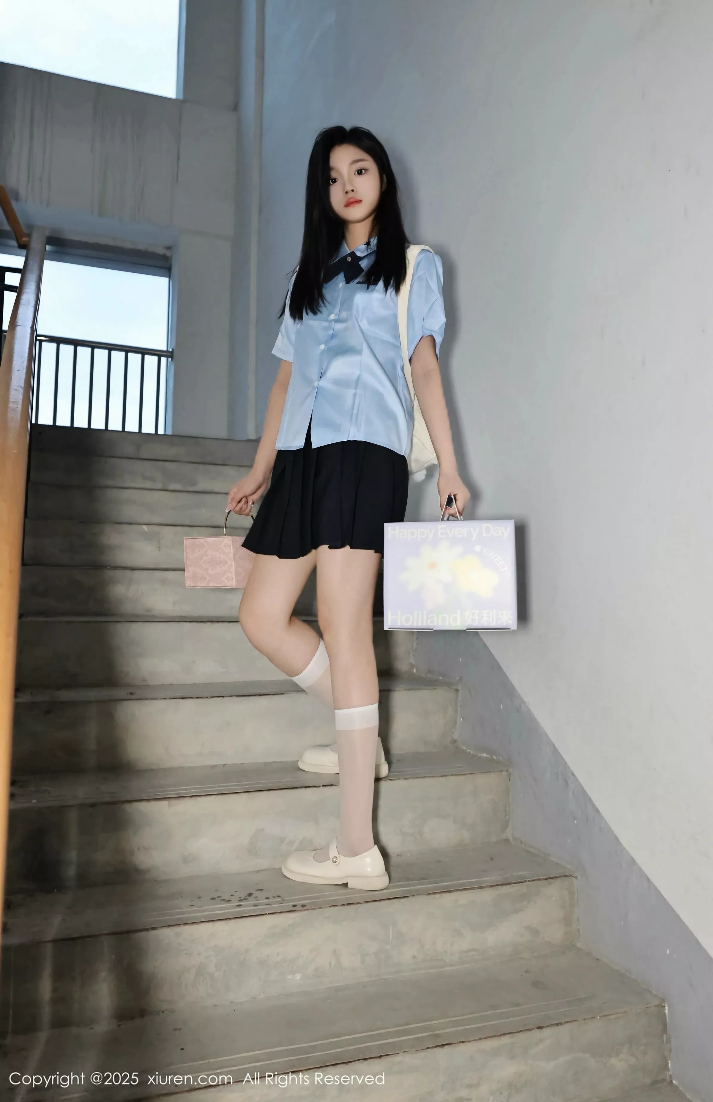 合集美女小芭乐性感学生制服露粉色内衣秀曼妙身姿绝美写真 第 12 张