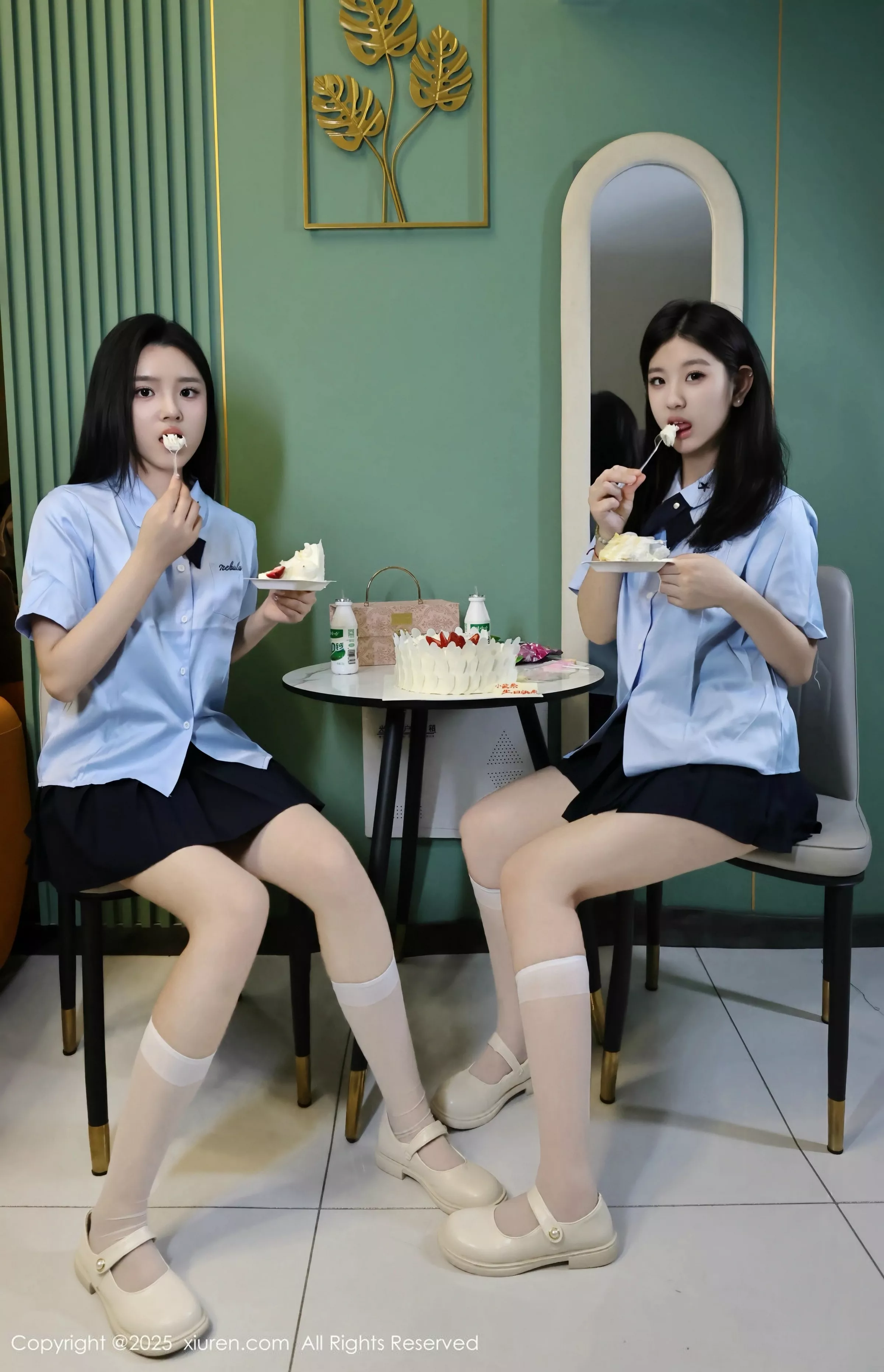 合集美女小芭乐性感学生制服露粉色内衣秀曼妙身姿绝美写真 第 34 张