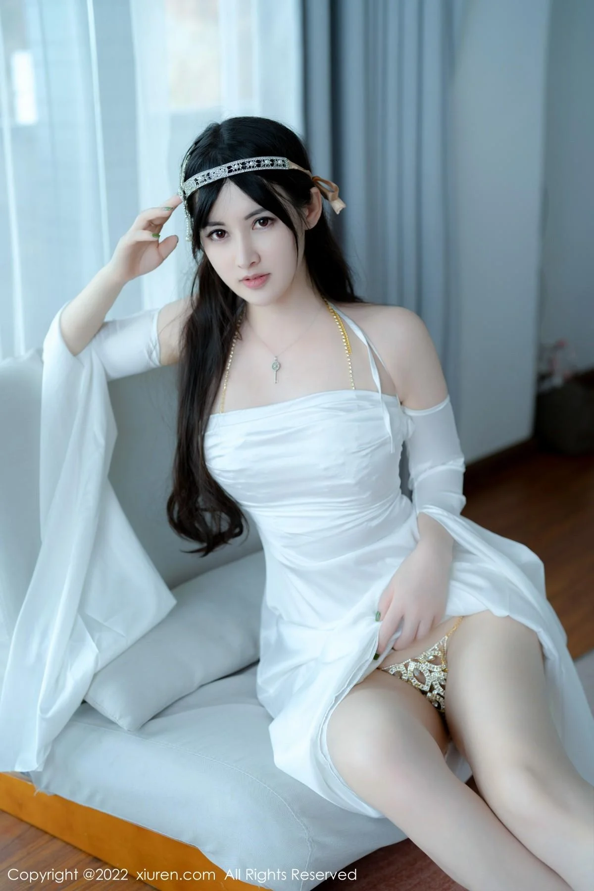 诗诗kiki大理旅拍白色露肩长裙秀诱人金色内衣惹火绝美写真 第 23 张