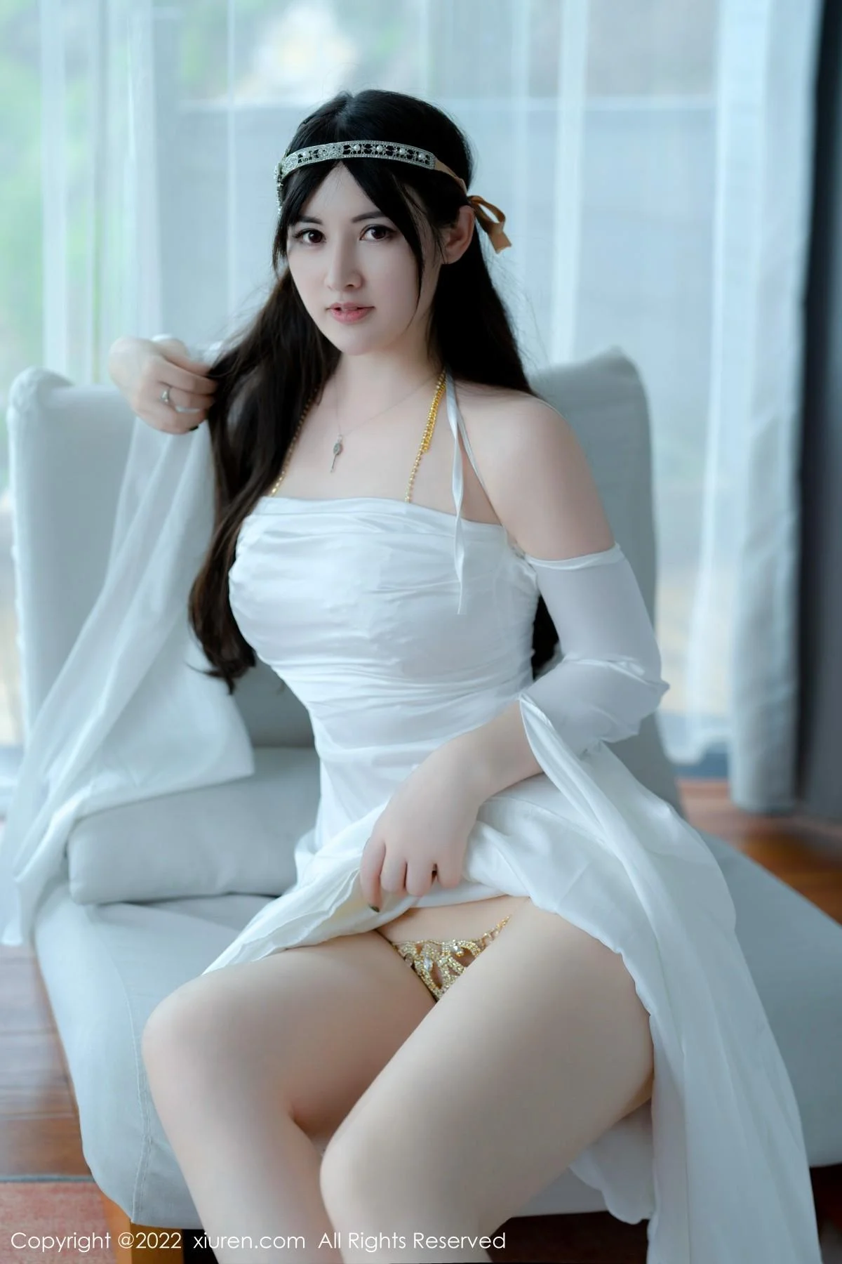 诗诗kiki大理旅拍白色露肩长裙秀诱人金色内衣惹火绝美写真 第 24 张