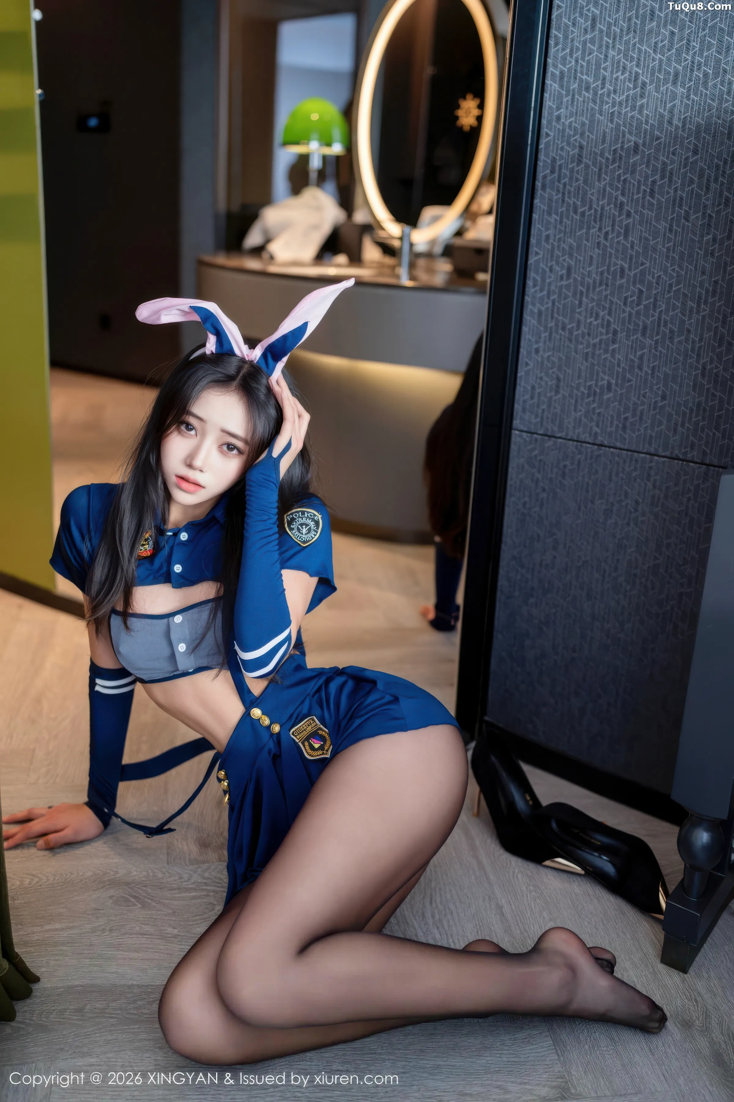 时安安性感蓝色制服配超薄黑丝秀柔美身姿撩人绝美写真 第 25 张