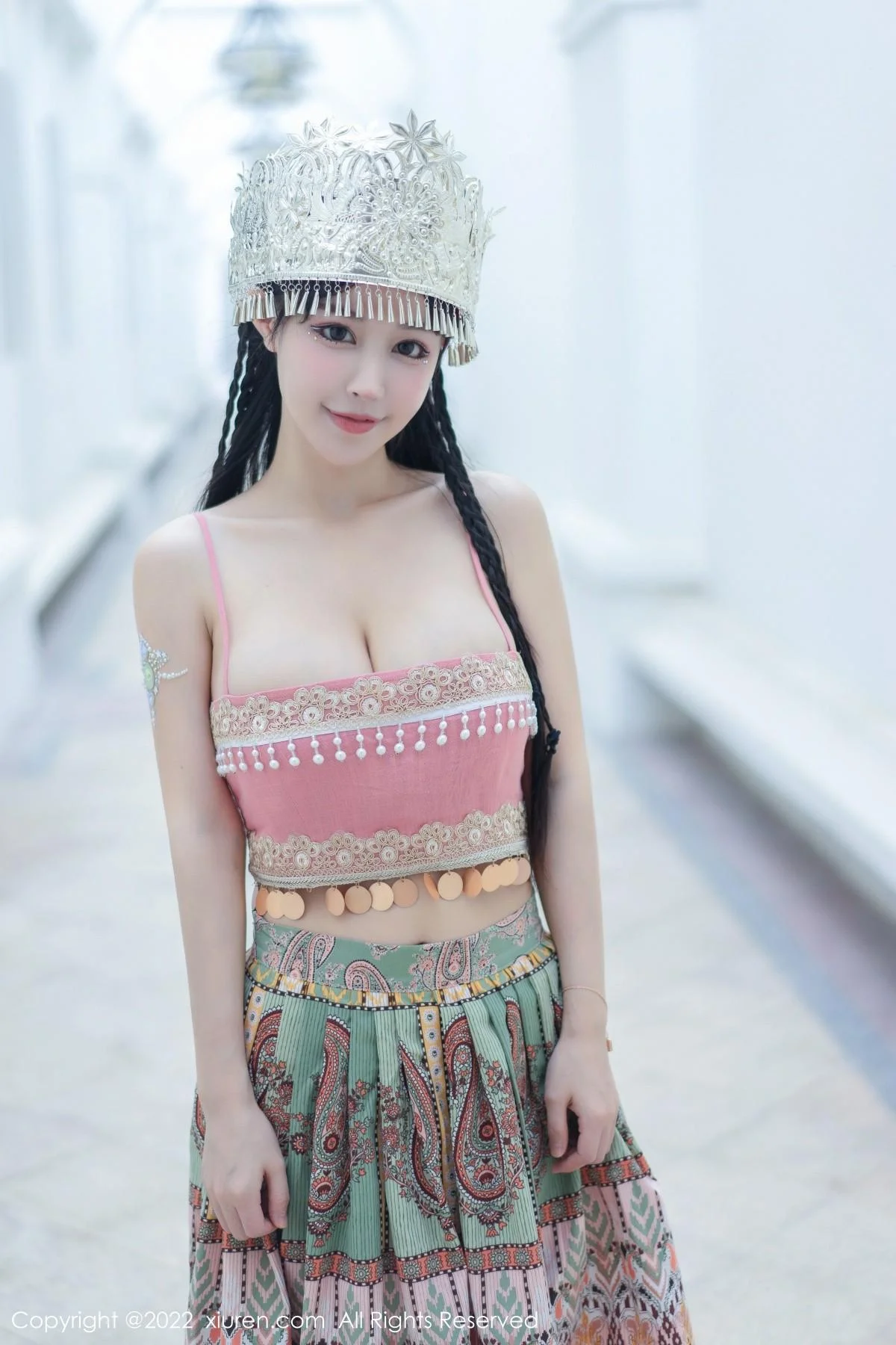 朱可儿Flora民族服饰装扮性感粉色吊带露傲人豪乳绝美写真 第 1 张