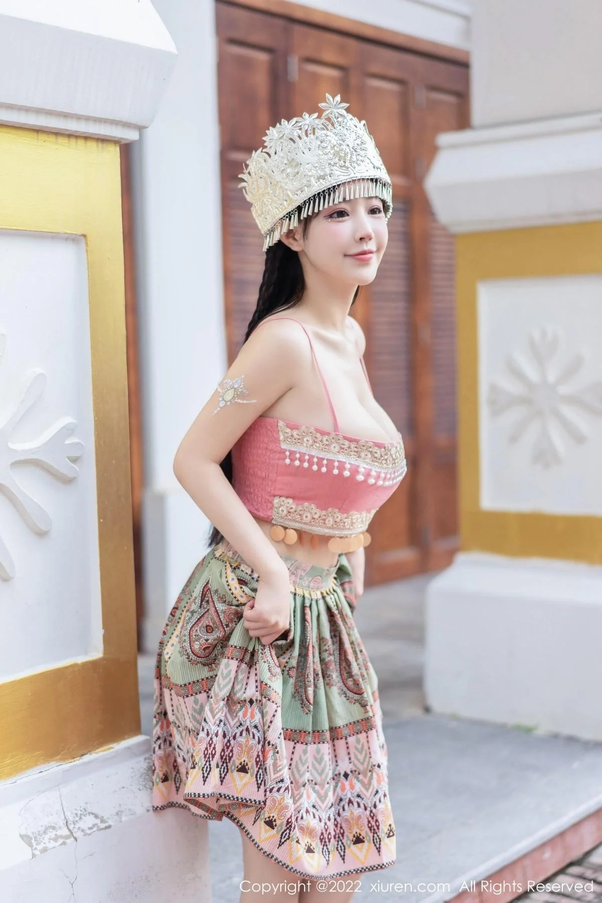 朱可儿Flora民族服饰装扮性感粉色吊带露傲人豪乳绝美写真 第 12 张