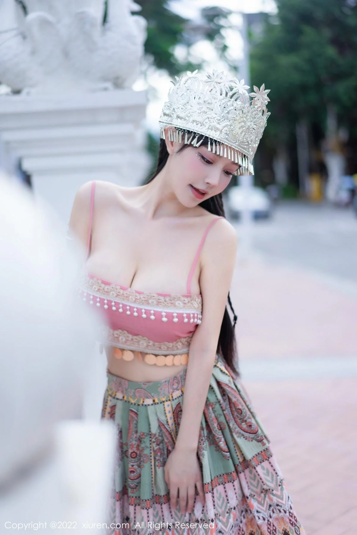 朱可儿Flora民族服饰装扮性感粉色吊带露傲人豪乳绝美写真 第 18 张