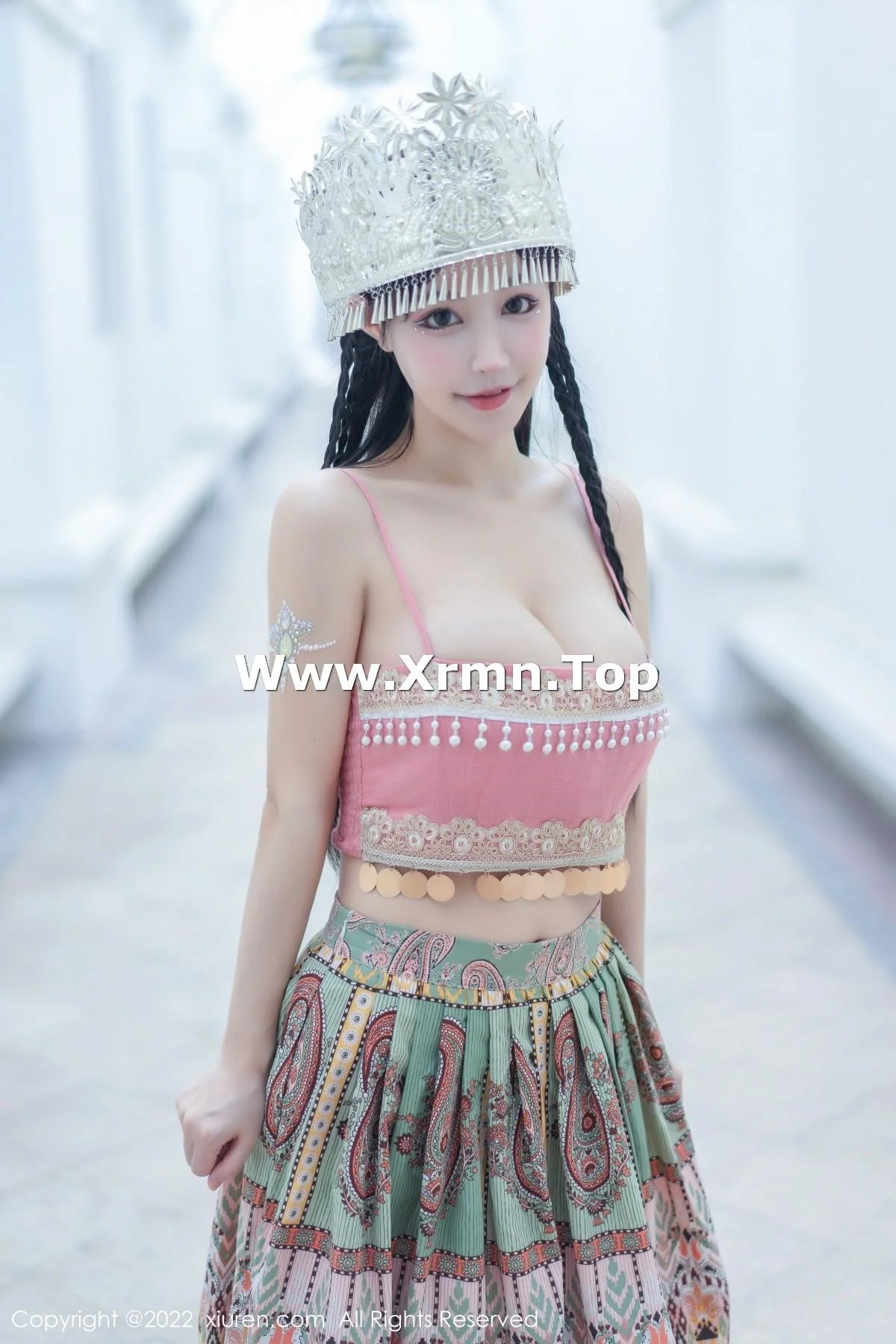 朱可儿Flora民族服饰装扮性感粉色吊带露傲人豪乳绝美写真 第 2 张
