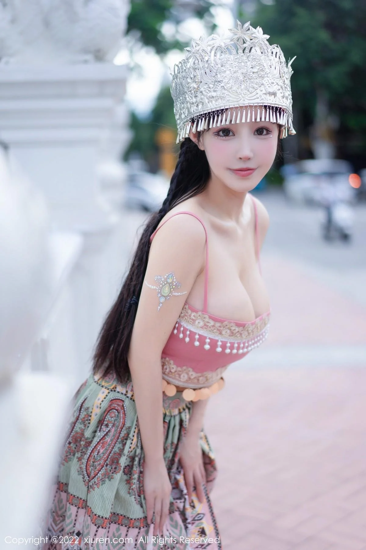 朱可儿Flora民族服饰装扮性感粉色吊带露傲人豪乳绝美写真 第 20 张