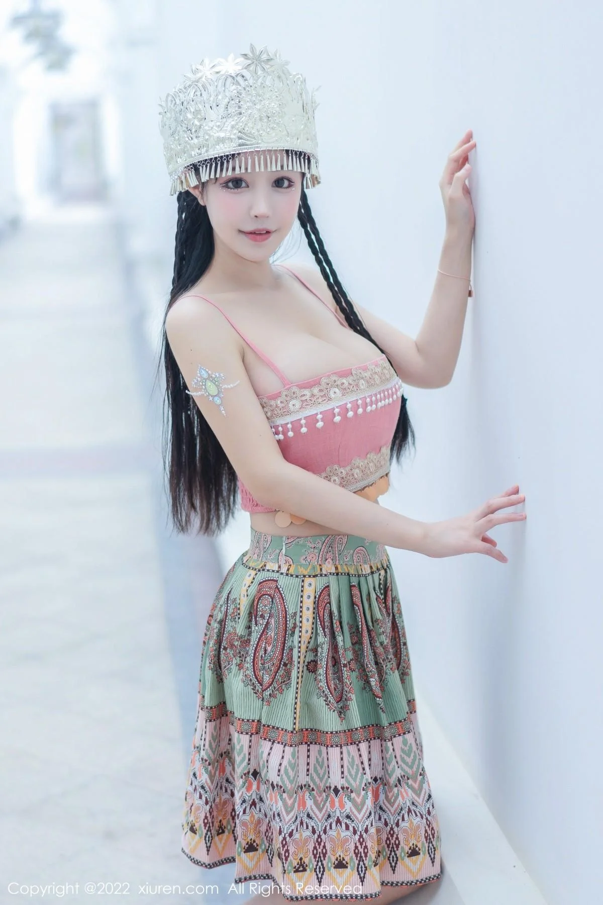 朱可儿Flora民族服饰装扮性感粉色吊带露傲人豪乳绝美写真 第 3 张
