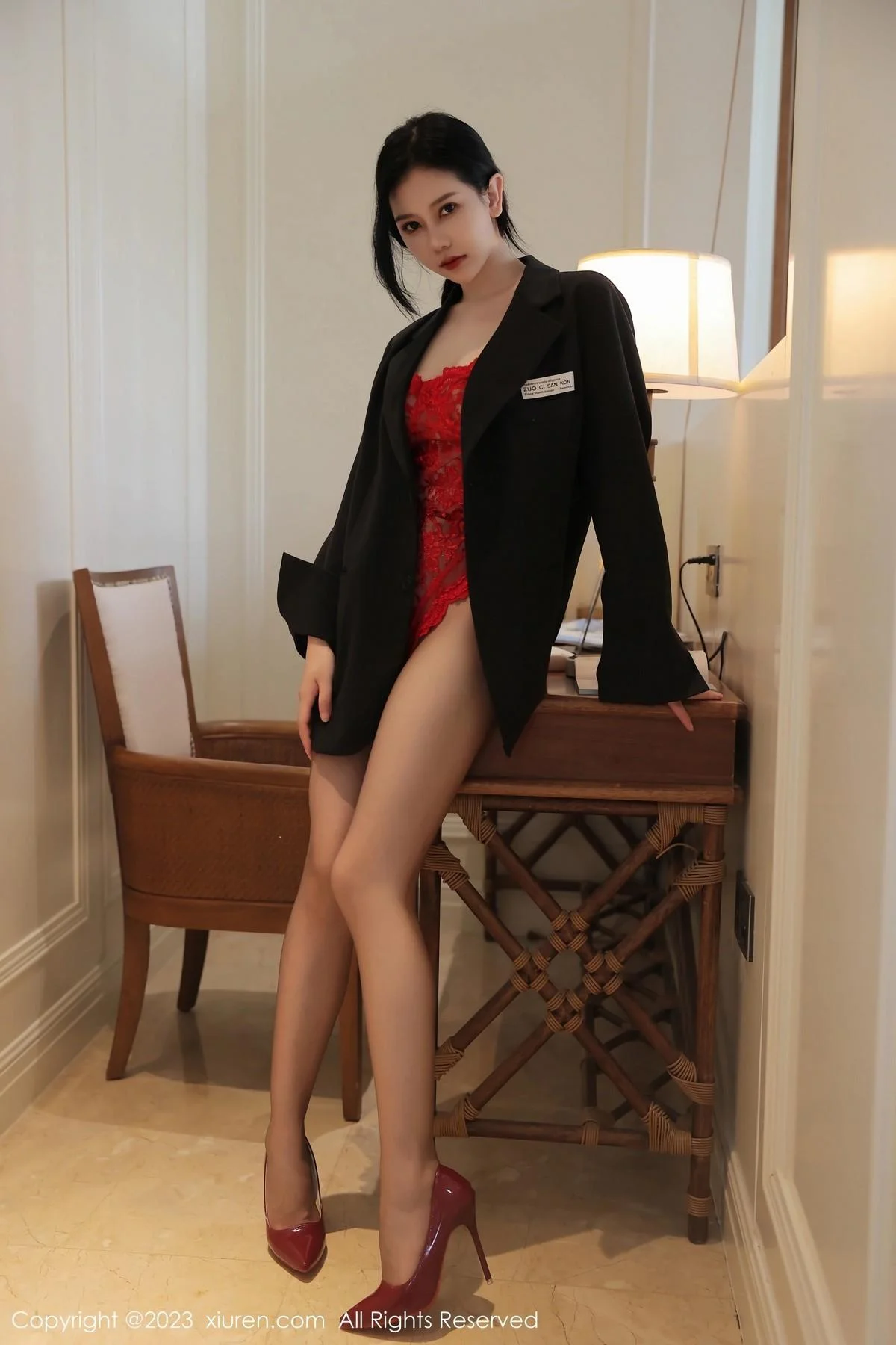 尹甜甜性感红色蕾丝情趣服配超薄黑丝秀完美身材绝美写真 第 10 张
