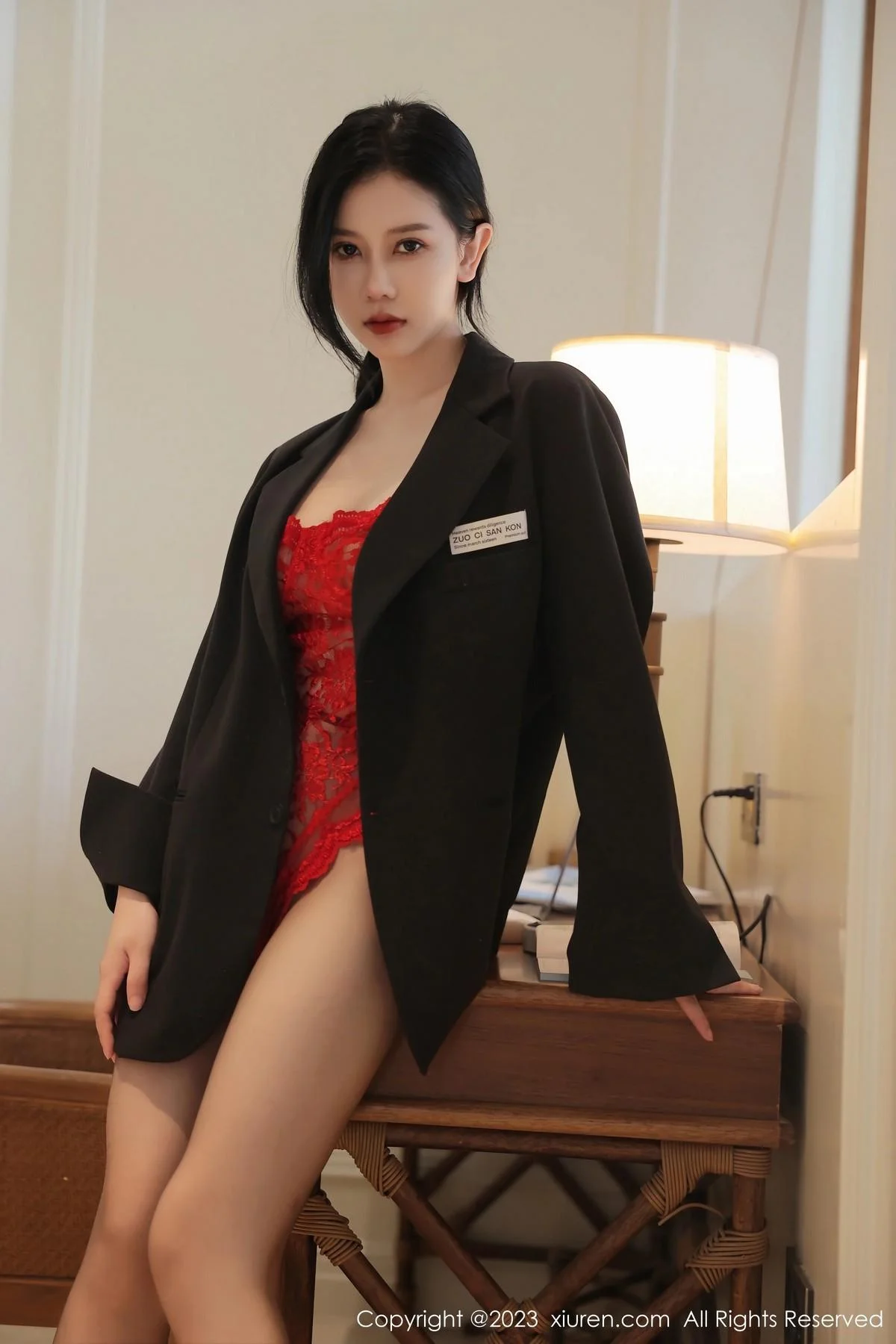 尹甜甜性感红色蕾丝情趣服配超薄黑丝秀完美身材绝美写真 第 11 张