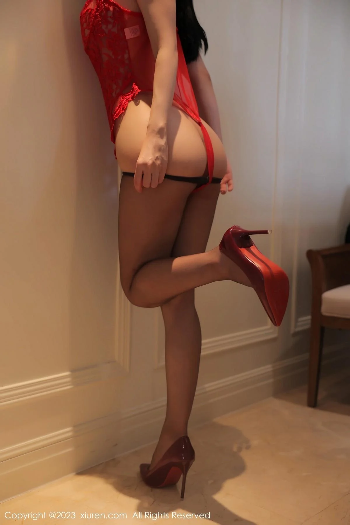 尹甜甜性感红色蕾丝情趣服配超薄黑丝秀完美身材绝美写真 第 49 张
