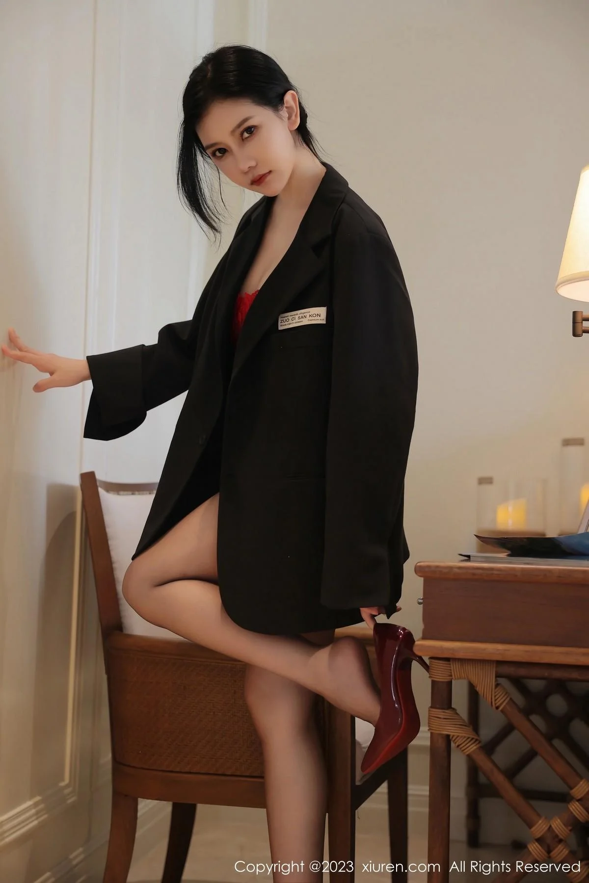 尹甜甜性感红色蕾丝情趣服配超薄黑丝秀完美身材绝美写真 第 5 张
