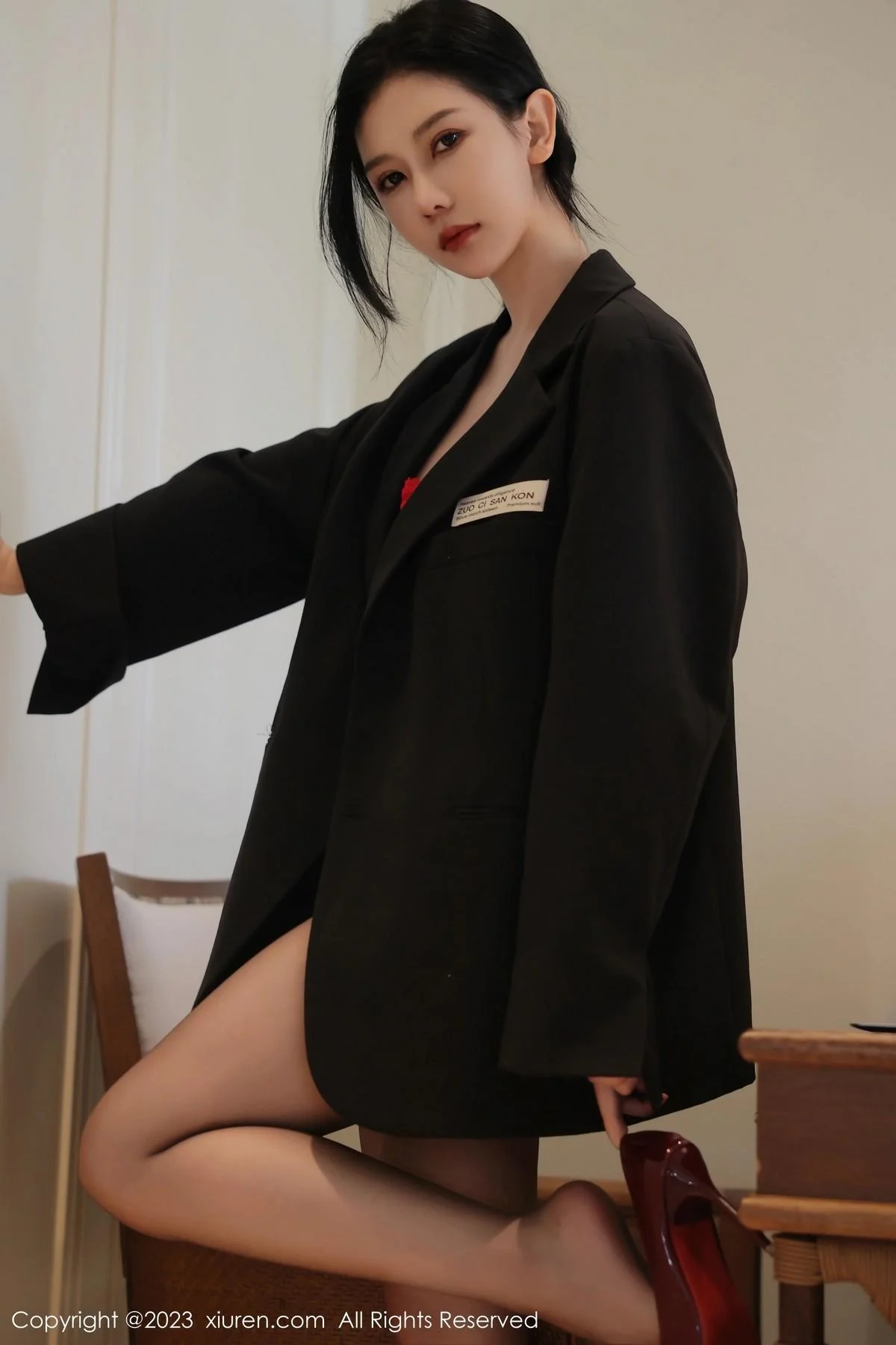 尹甜甜性感红色蕾丝情趣服配超薄黑丝秀完美身材绝美写真 第 7 张
