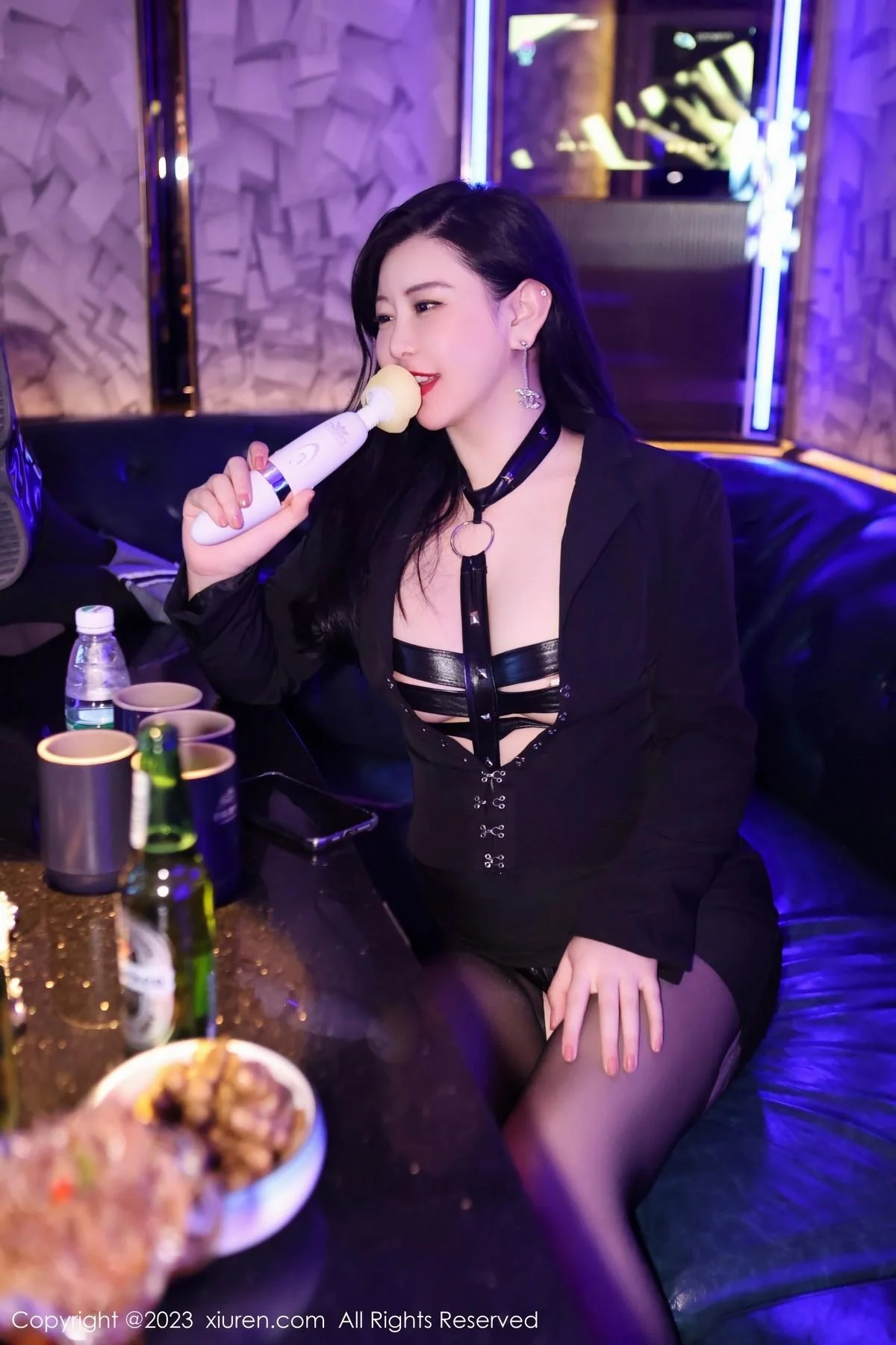 王婉悠Queen性感黑色情趣服配开档黑丝秀惹火身材绝美写真 第 19 张