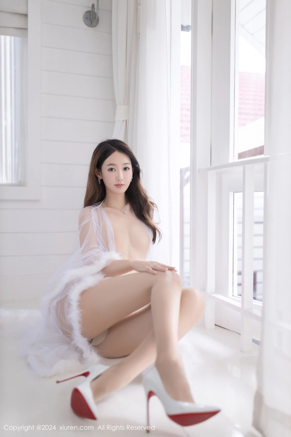 唐安琪私房性感薄透白纱裙配白丝袜秀曼妙身姿撩人绝美写真 第 21 张