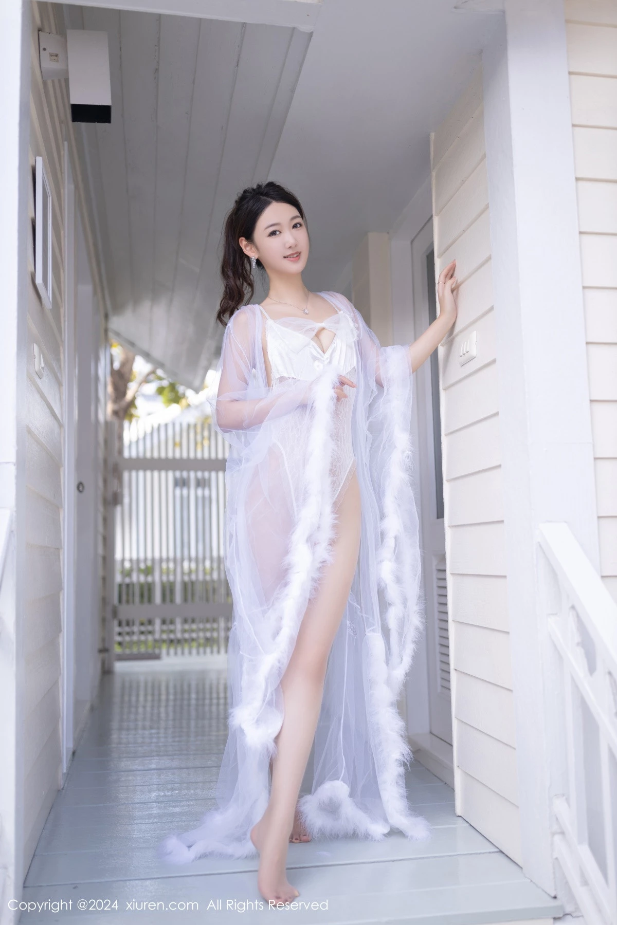 唐安琪私房性感薄透白纱裙配白丝袜秀曼妙身姿撩人绝美写真 第 5 张