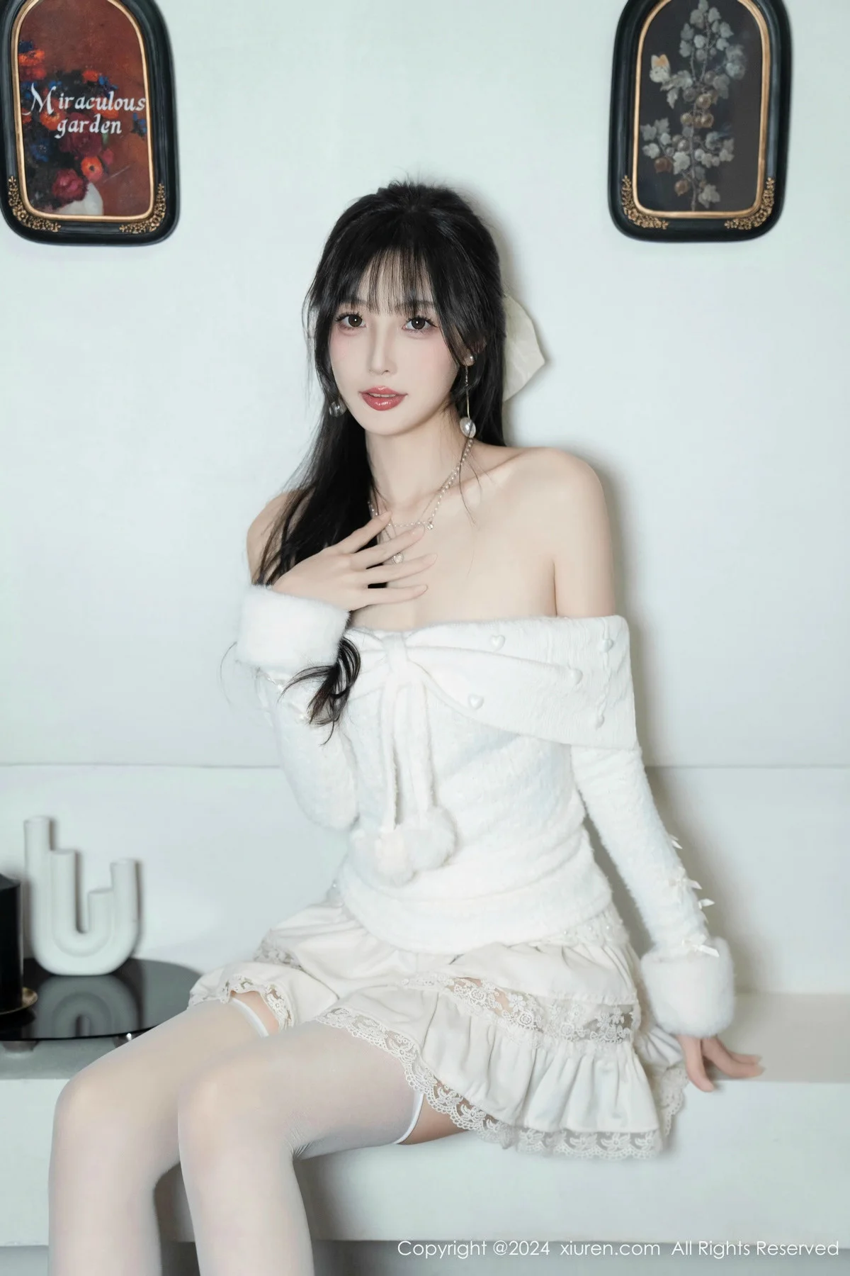 林星阑白色连衣短裙露红色情趣内衣配白丝袜秀美腿绝美写真 第 17 张