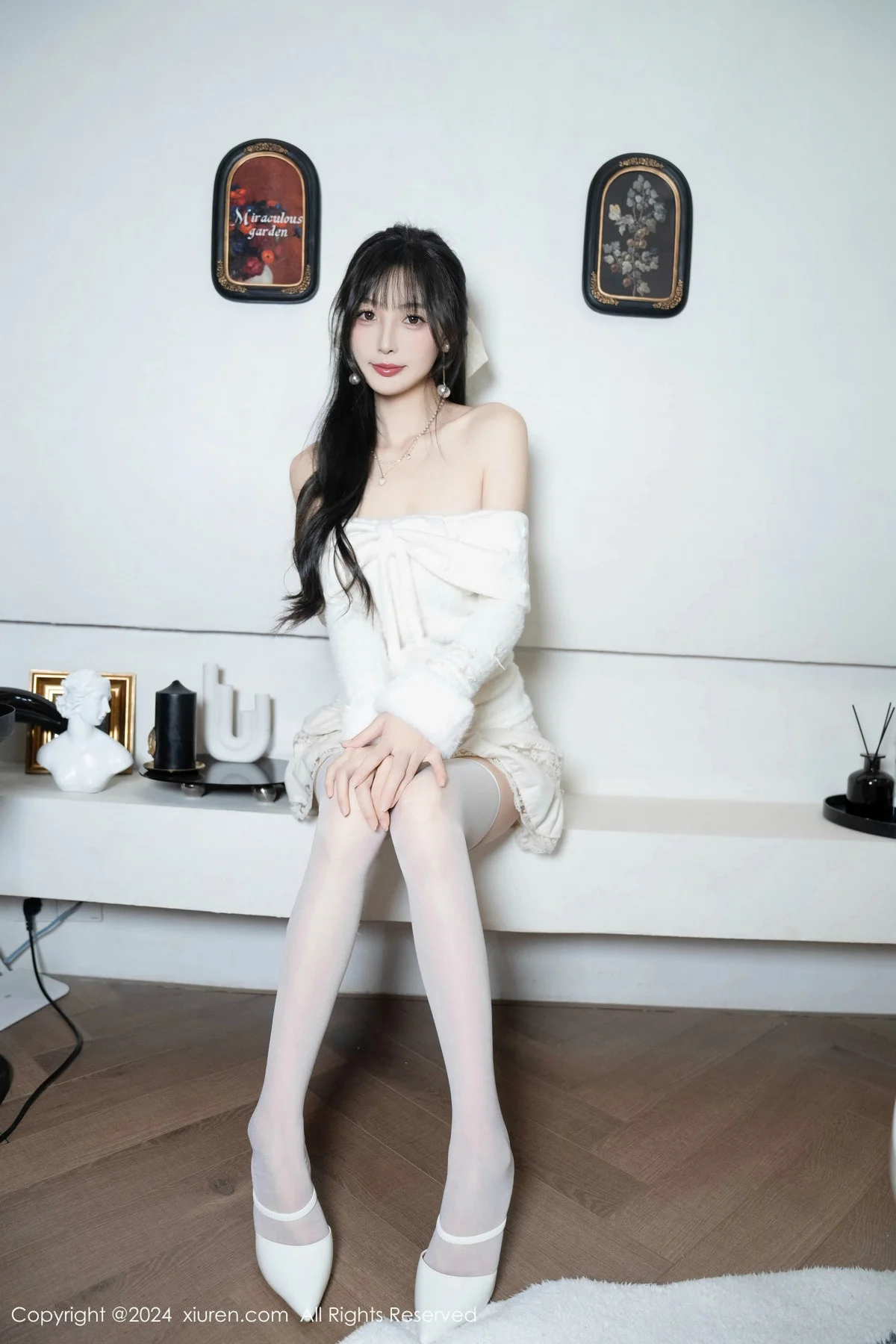 林星阑白色连衣短裙露红色情趣内衣配白丝袜秀美腿绝美写真 第 30 张