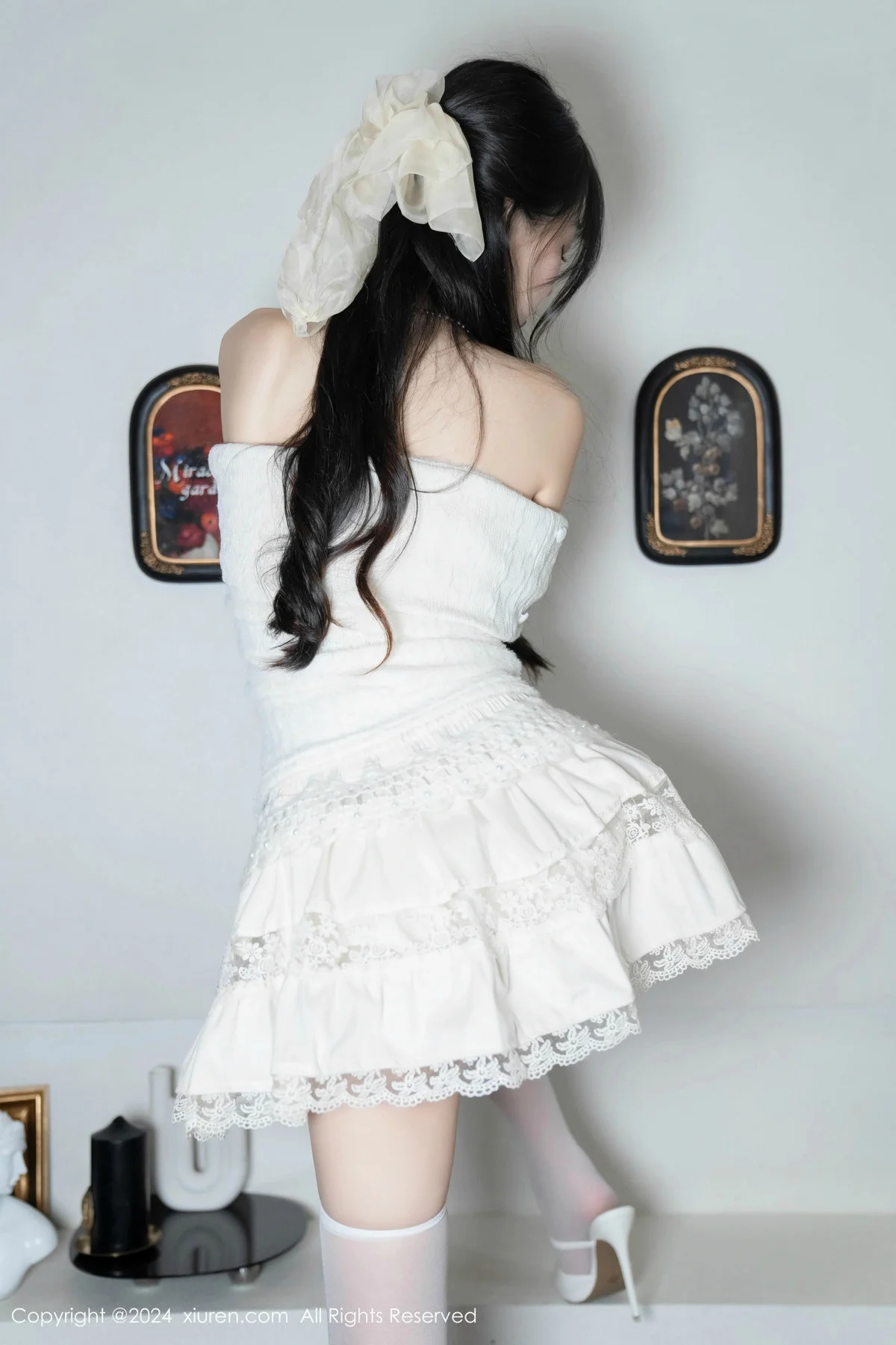 林星阑白色连衣短裙露红色情趣内衣配白丝袜秀美腿绝美写真 第 41 张
