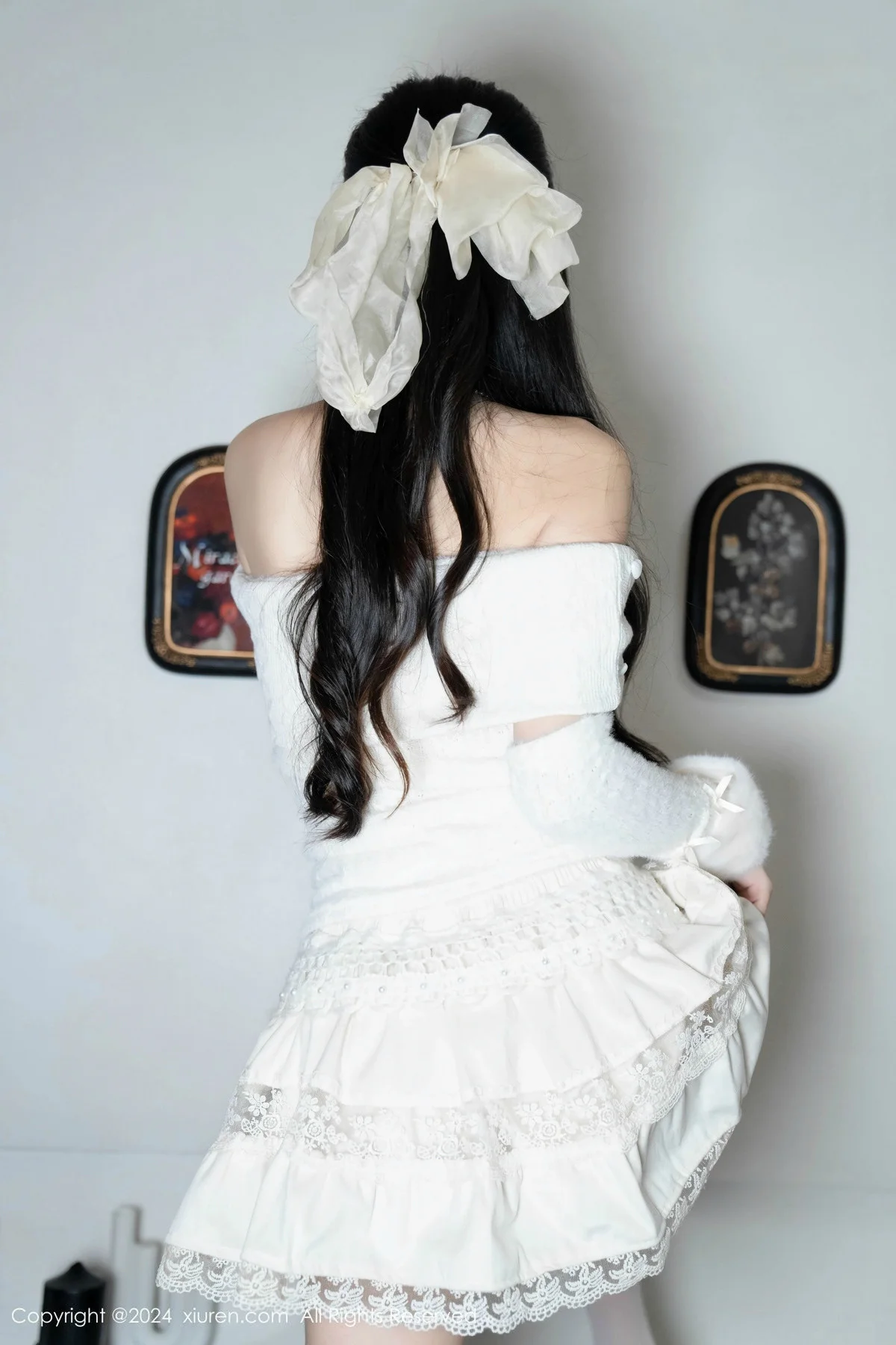 林星阑白色连衣短裙露红色情趣内衣配白丝袜秀美腿绝美写真 第 43 张
