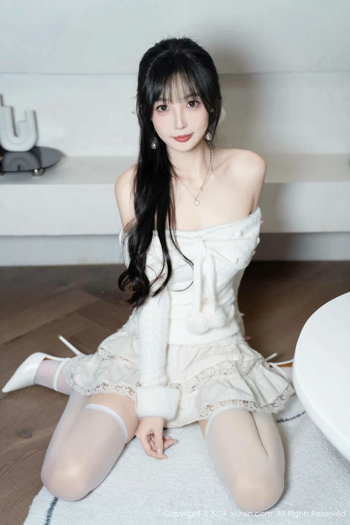 林星阑白色连衣短裙露红色情趣内衣配白丝袜秀美腿绝美写真 第 50 张
