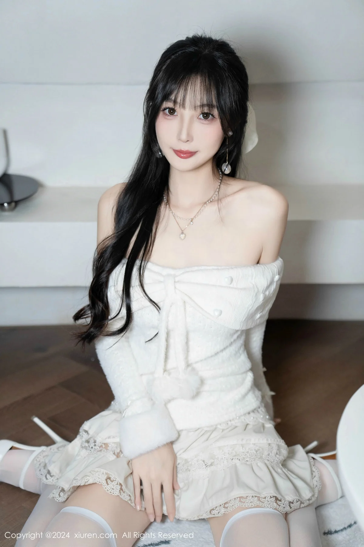 林星阑白色连衣短裙露红色情趣内衣配白丝袜秀美腿绝美写真 第 51 张