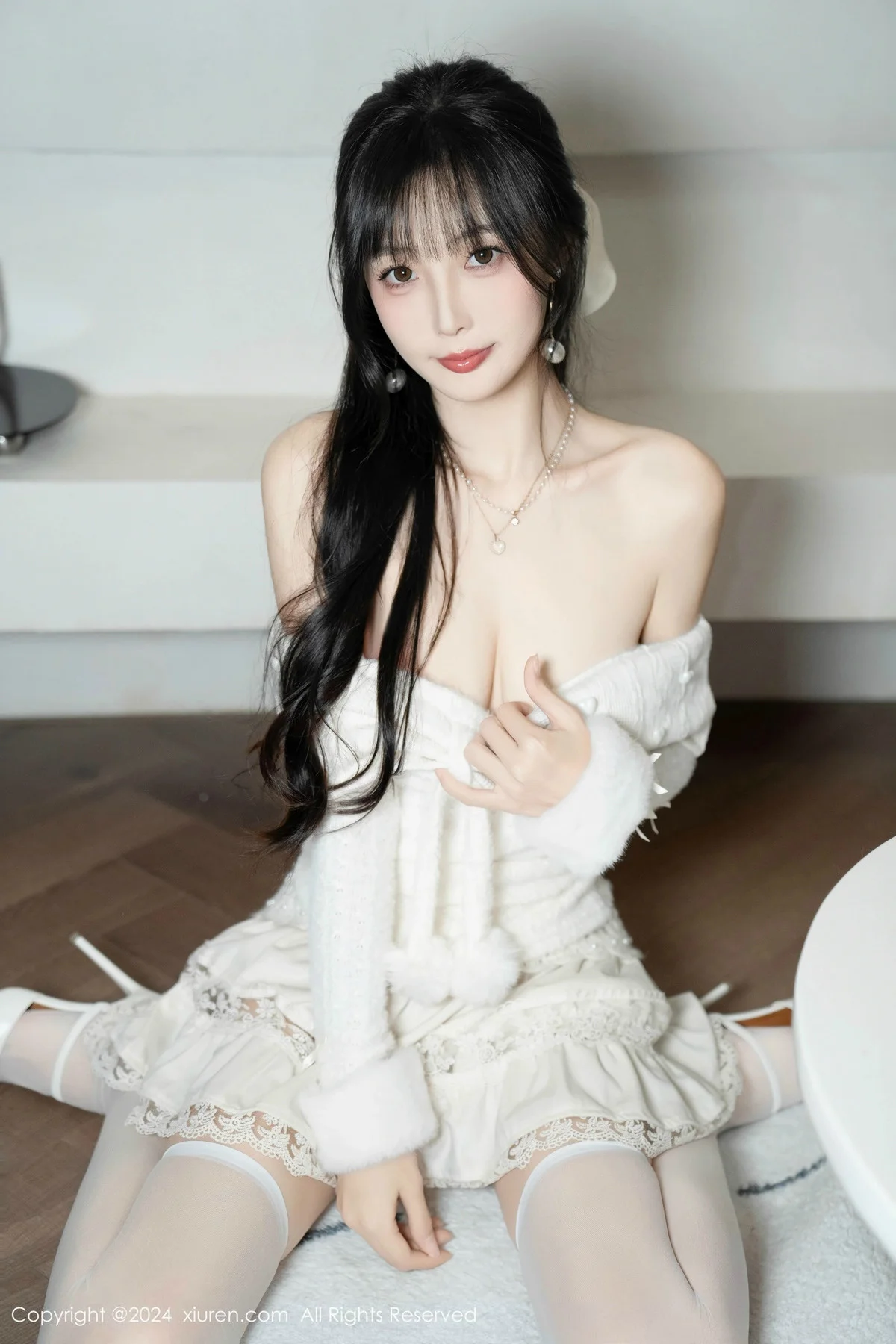 林星阑白色连衣短裙露红色情趣内衣配白丝袜秀美腿绝美写真 第 55 张