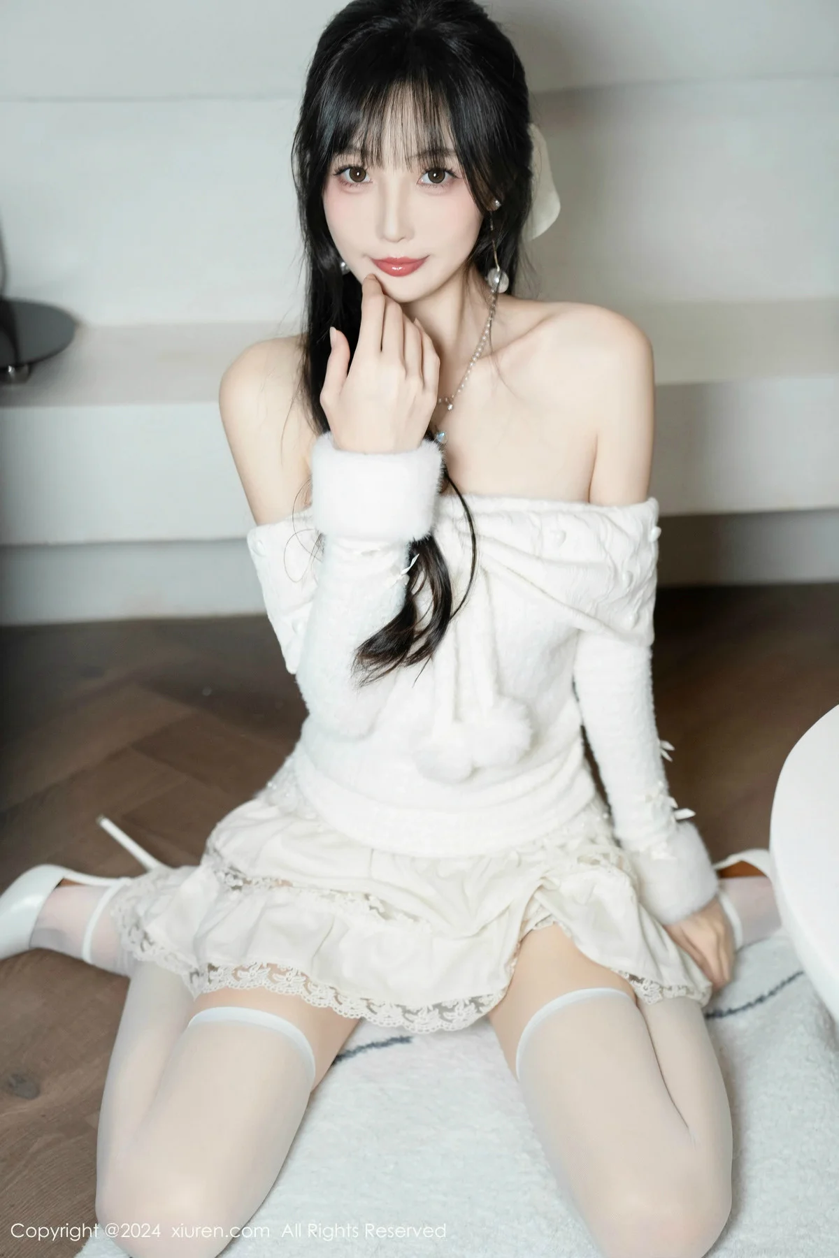 林星阑白色连衣短裙露红色情趣内衣配白丝袜秀美腿绝美写真 第 67 张