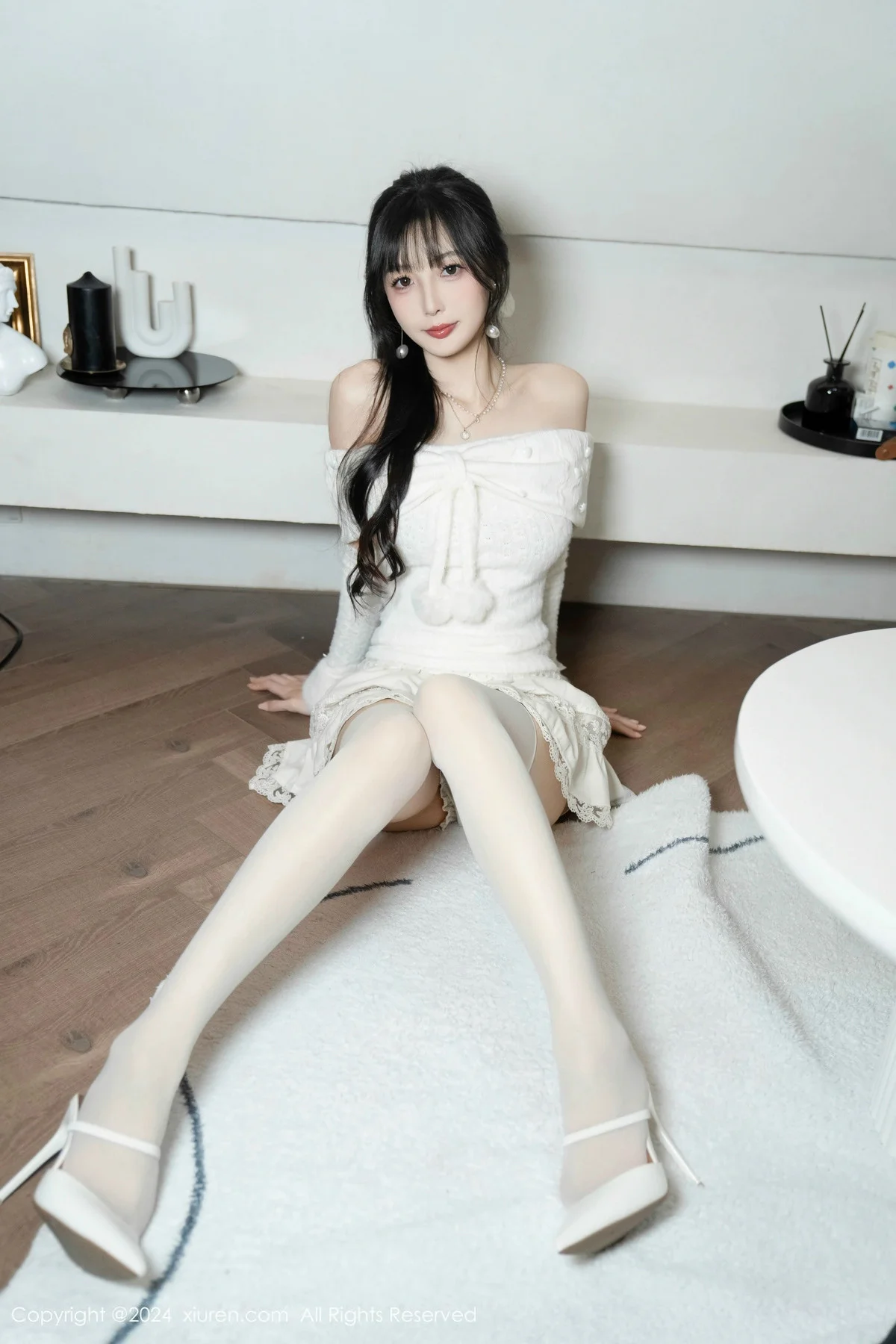 林星阑白色连衣短裙露红色情趣内衣配白丝袜秀美腿绝美写真 第 69 张
