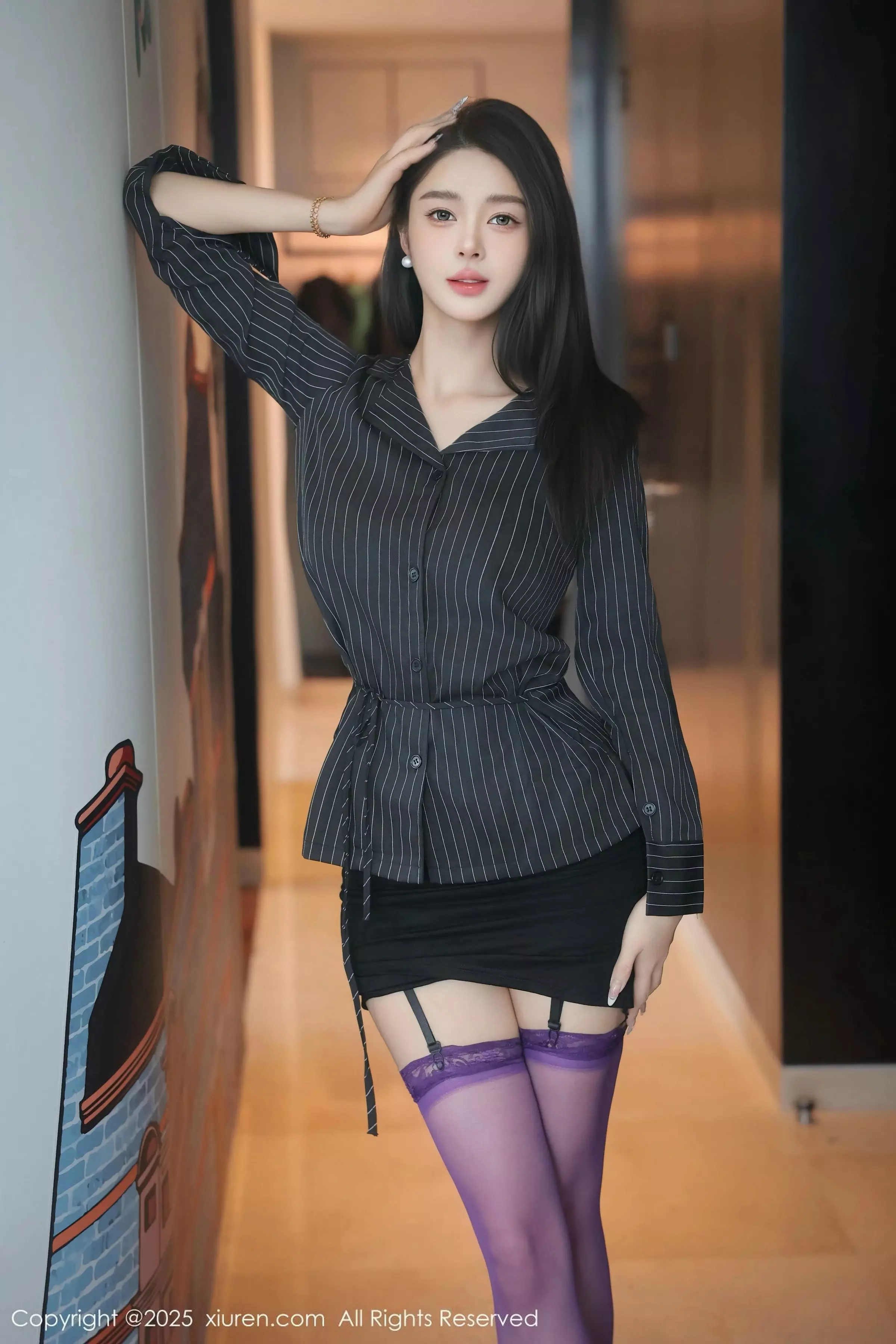 Candy糖糖性感紫色情趣服饰配紫丝吊袜秀丰腴身材绝美写真 第 2 张