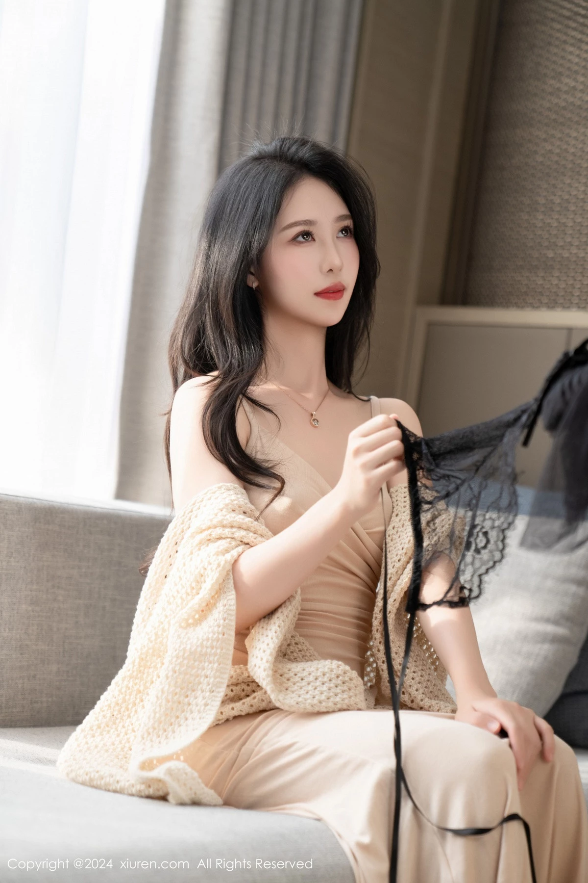 利世杏色连衣长裙露黑色内衣配超薄黑丝秀曼妙身姿绝美写真 第 30 张
