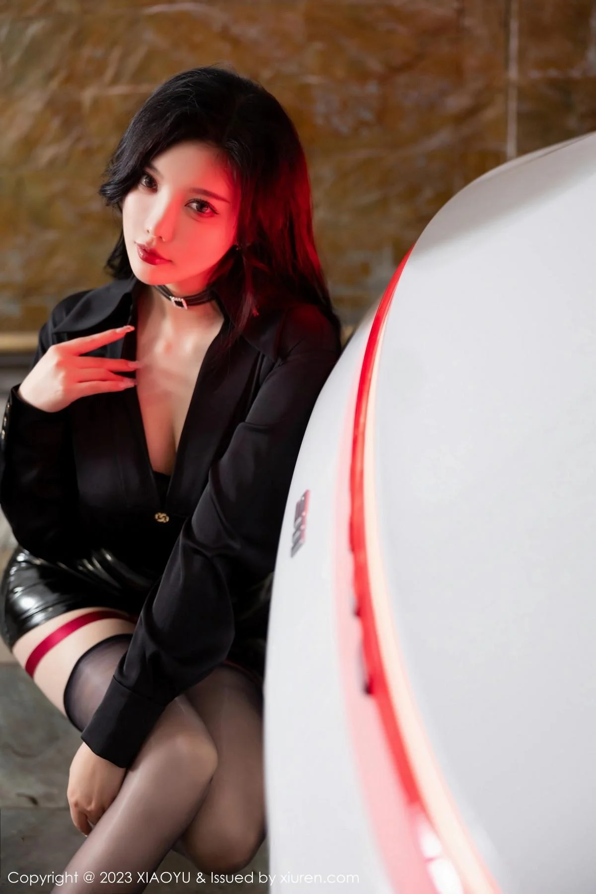 杨晨晨Yome豪车主题黑色蕾丝情趣服饰秀丰腴身材绝美写真 第 13 张