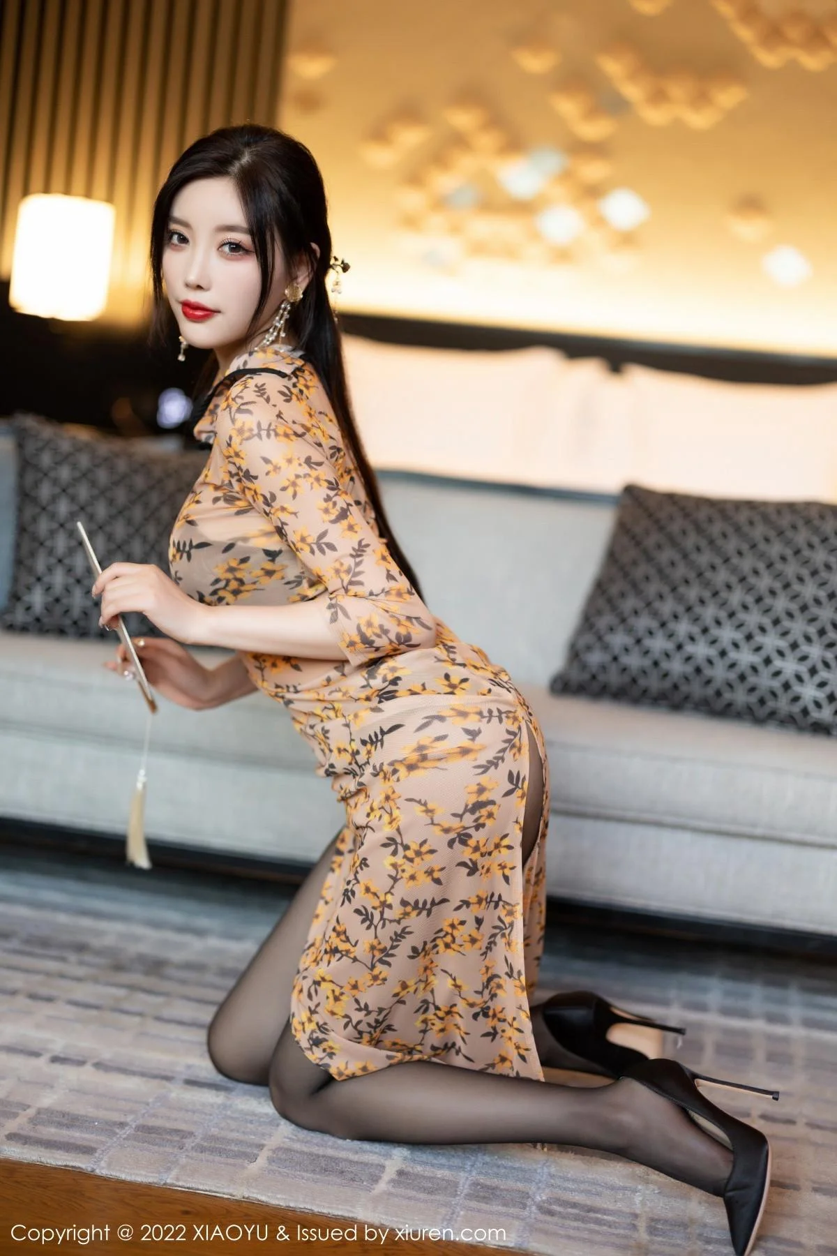 杨晨晨Yome脱轻透旗袍露黑色蕾丝内衣配开档黑丝绝美写真 第 113 张