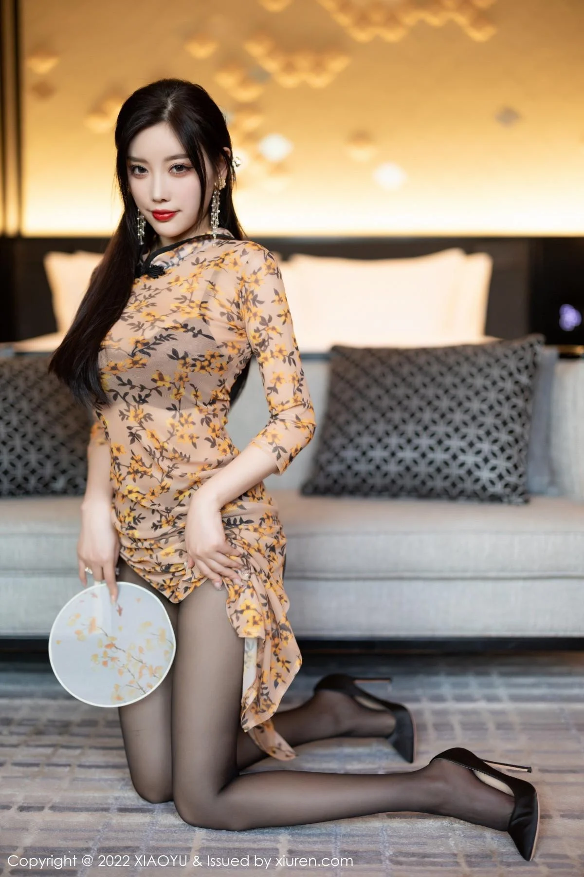 杨晨晨Yome脱轻透旗袍露黑色蕾丝内衣配开档黑丝绝美写真 第 116 张