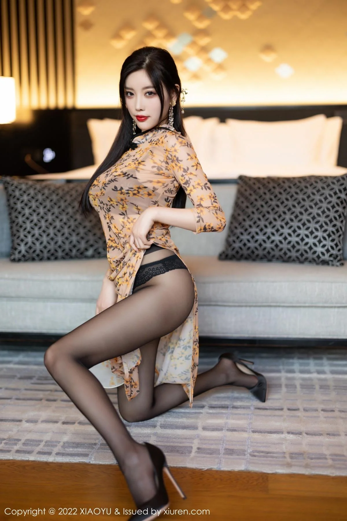 杨晨晨Yome脱轻透旗袍露黑色蕾丝内衣配开档黑丝绝美写真 第 118 张