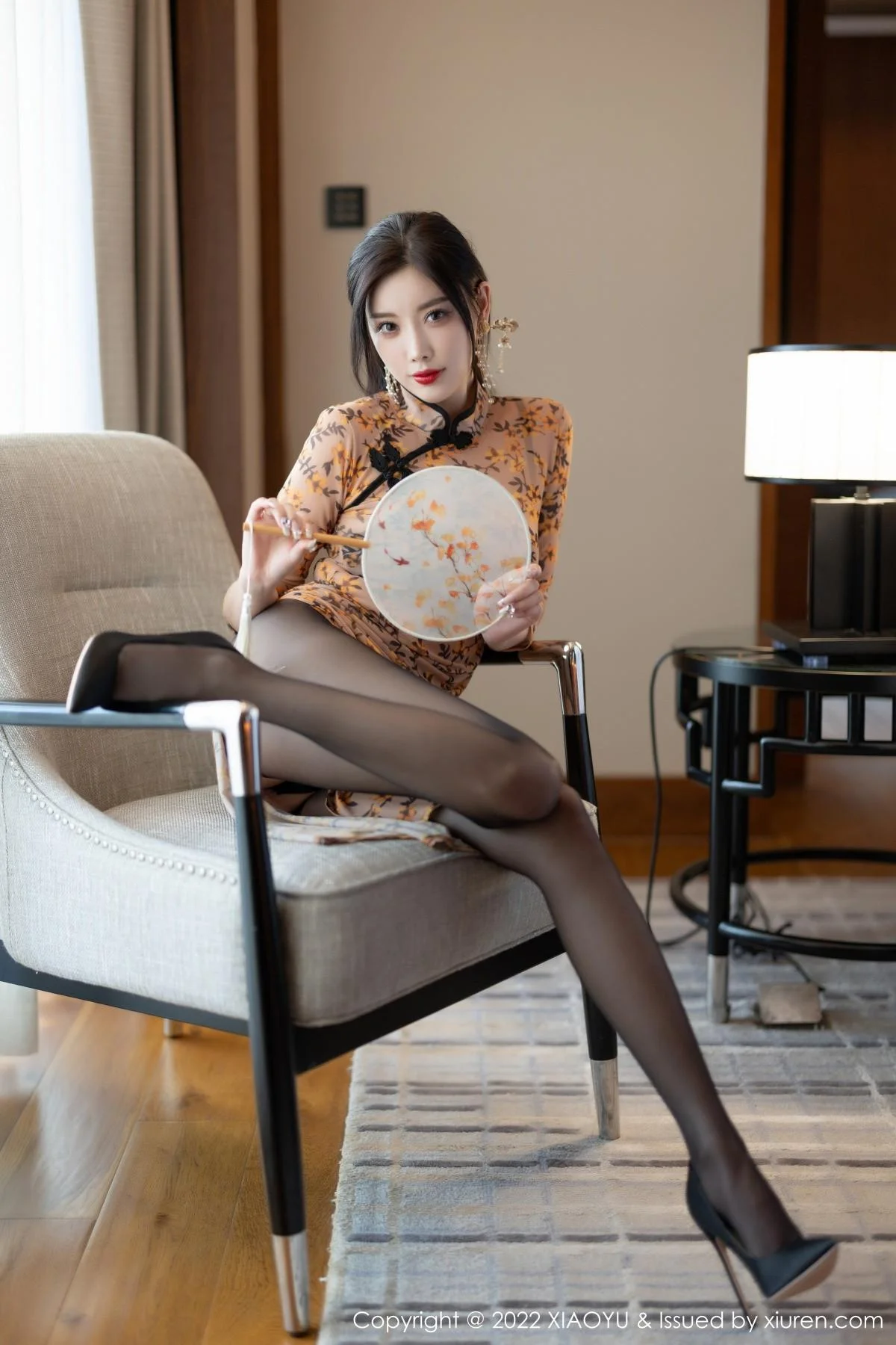 杨晨晨Yome脱轻透旗袍露黑色蕾丝内衣配开档黑丝绝美写真 第 23 张