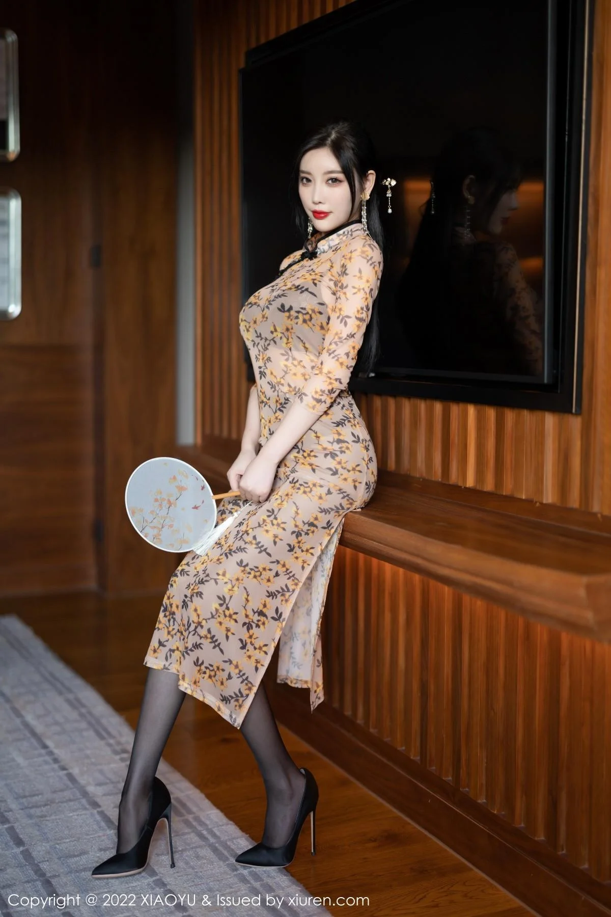 杨晨晨Yome脱轻透旗袍露黑色蕾丝内衣配开档黑丝绝美写真 第 28 张
