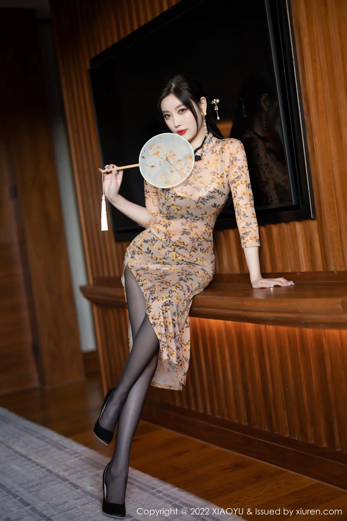 杨晨晨Yome脱轻透旗袍露黑色蕾丝内衣配开档黑丝绝美写真 第 29 张