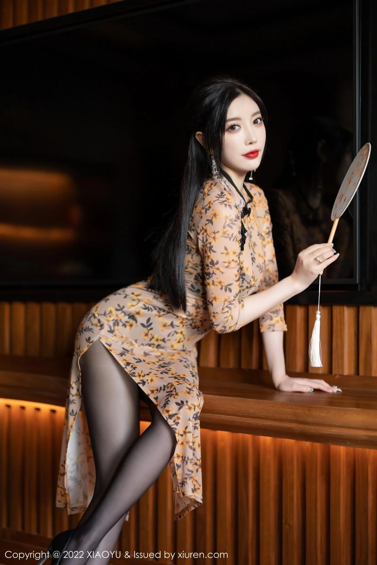 杨晨晨Yome脱轻透旗袍露黑色蕾丝内衣配开档黑丝绝美写真 第 33 张