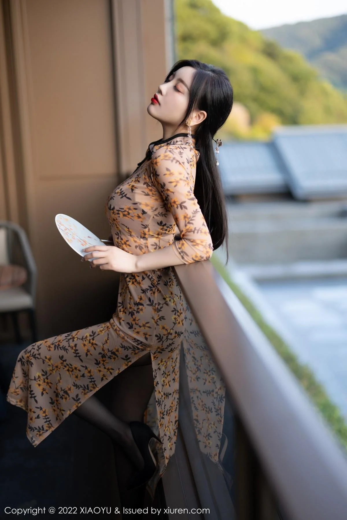 杨晨晨Yome脱轻透旗袍露黑色蕾丝内衣配开档黑丝绝美写真 第 37 张