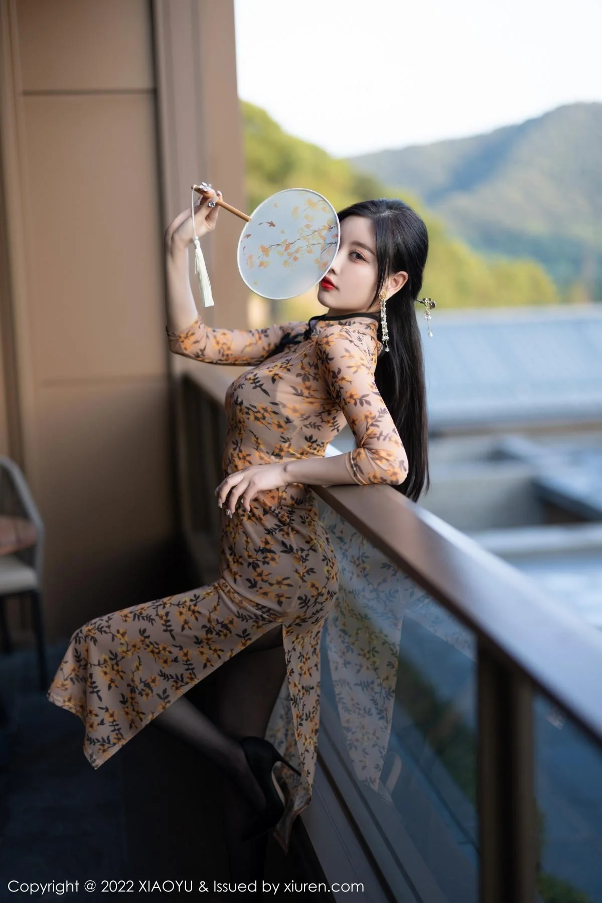 杨晨晨Yome脱轻透旗袍露黑色蕾丝内衣配开档黑丝绝美写真 第 39 张