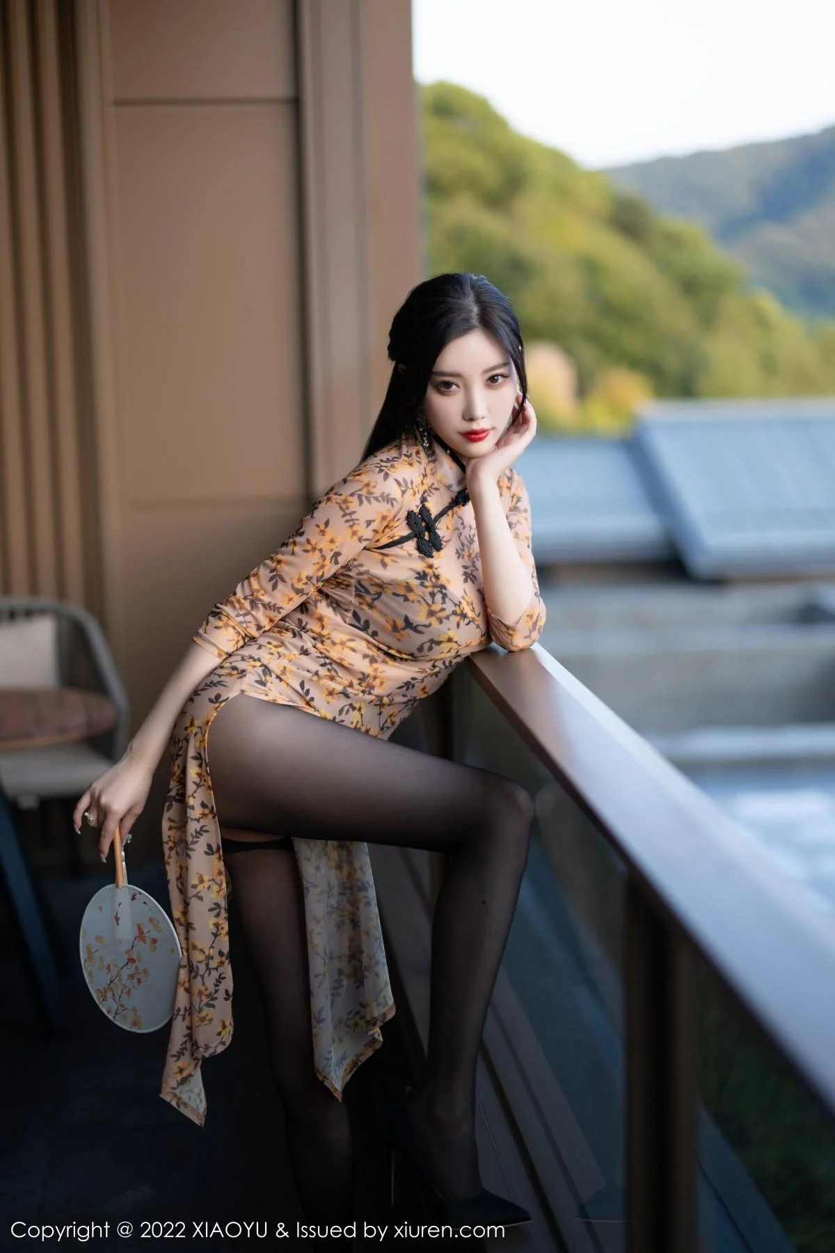 杨晨晨Yome脱轻透旗袍露黑色蕾丝内衣配开档黑丝绝美写真 第 42 张