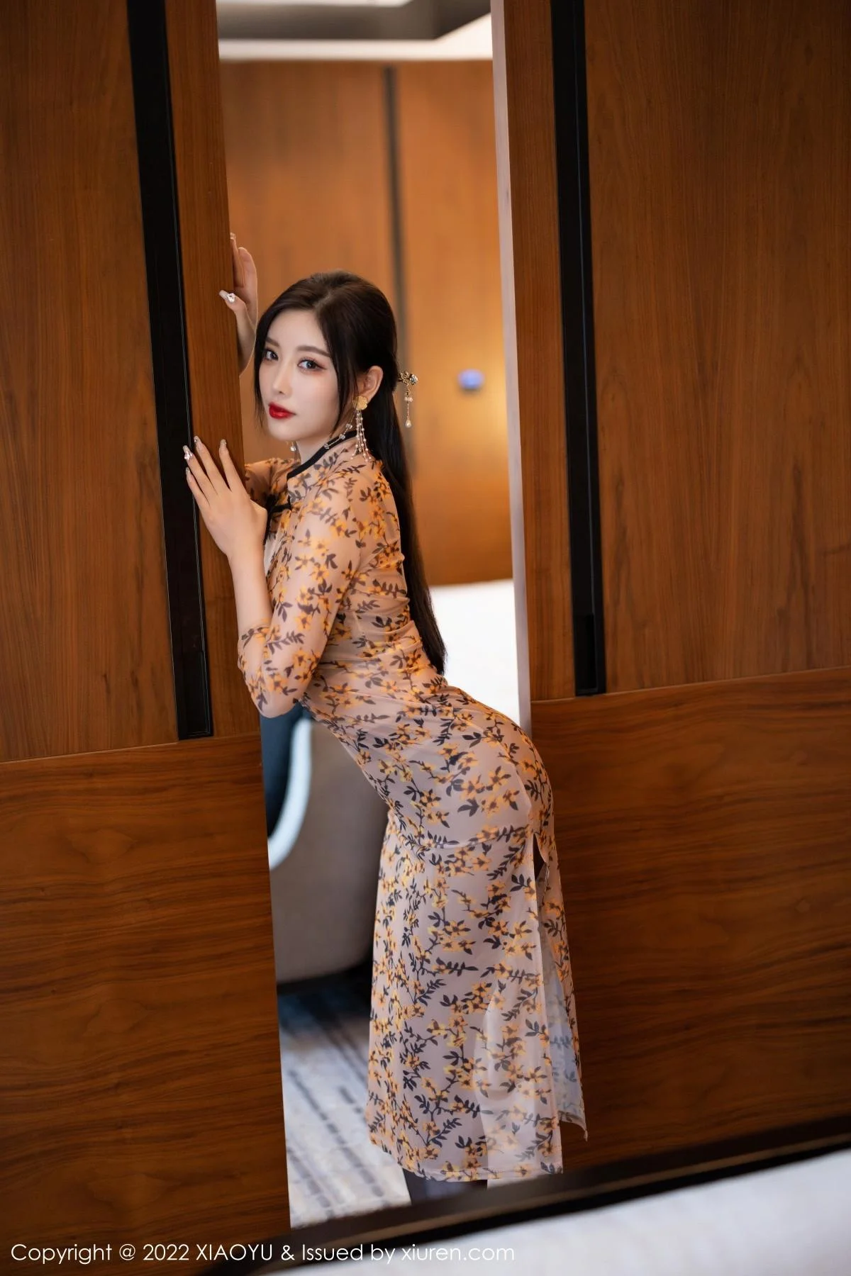杨晨晨Yome脱轻透旗袍露黑色蕾丝内衣配开档黑丝绝美写真 第 52 张