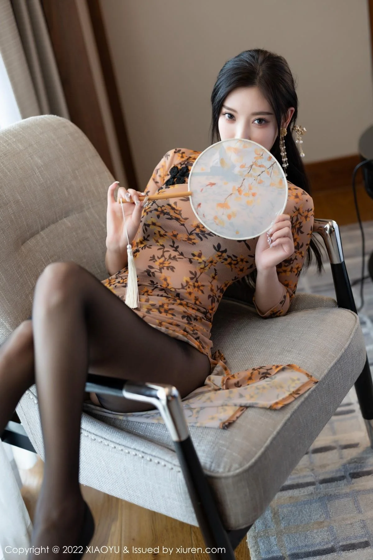 杨晨晨Yome脱轻透旗袍露黑色蕾丝内衣配开档黑丝绝美写真 第 9 张