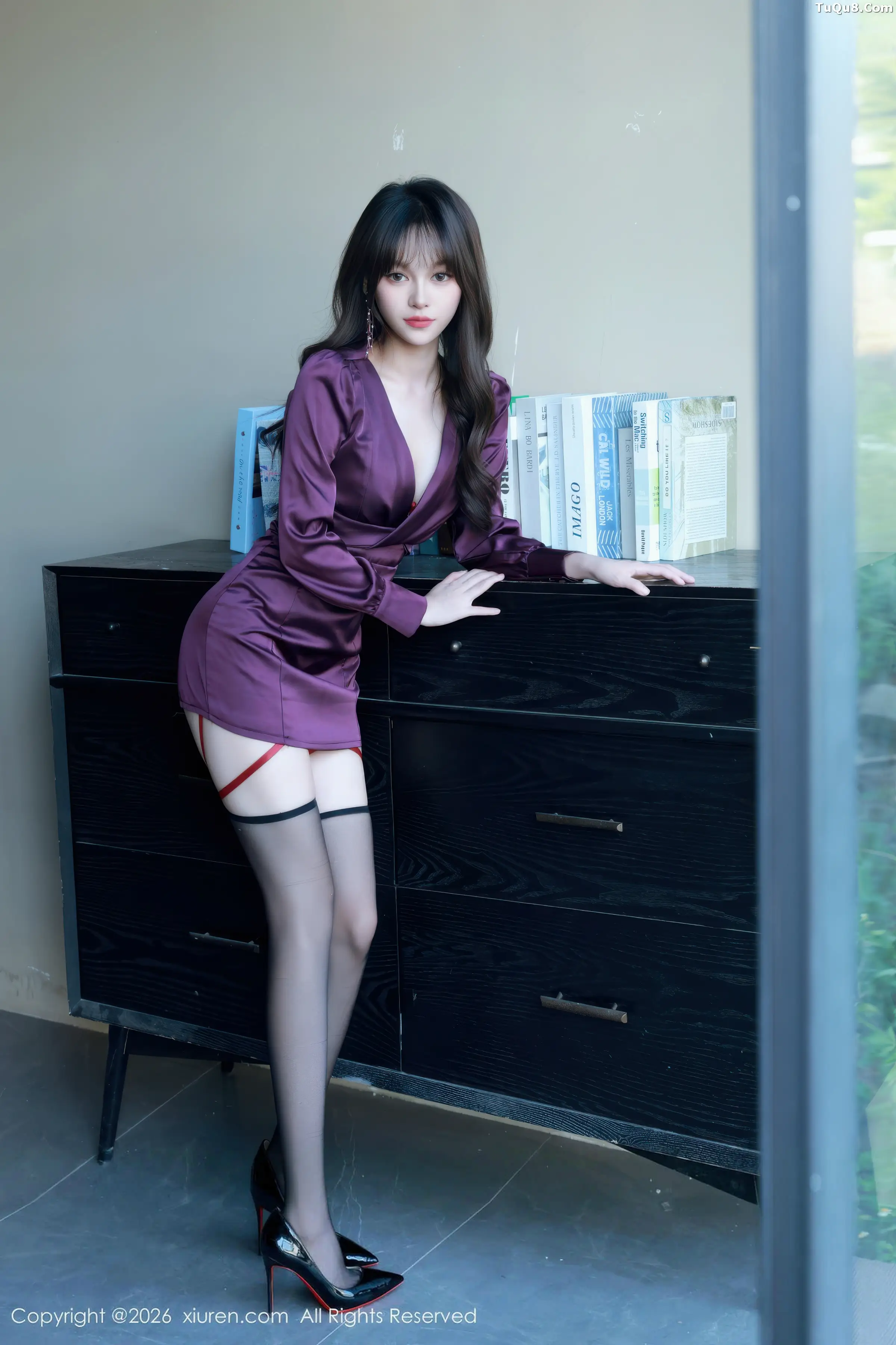 糯咪性感红色蕾丝情趣内衣配黑丝吊袜秀惹火身材绝美写真 第 5 张