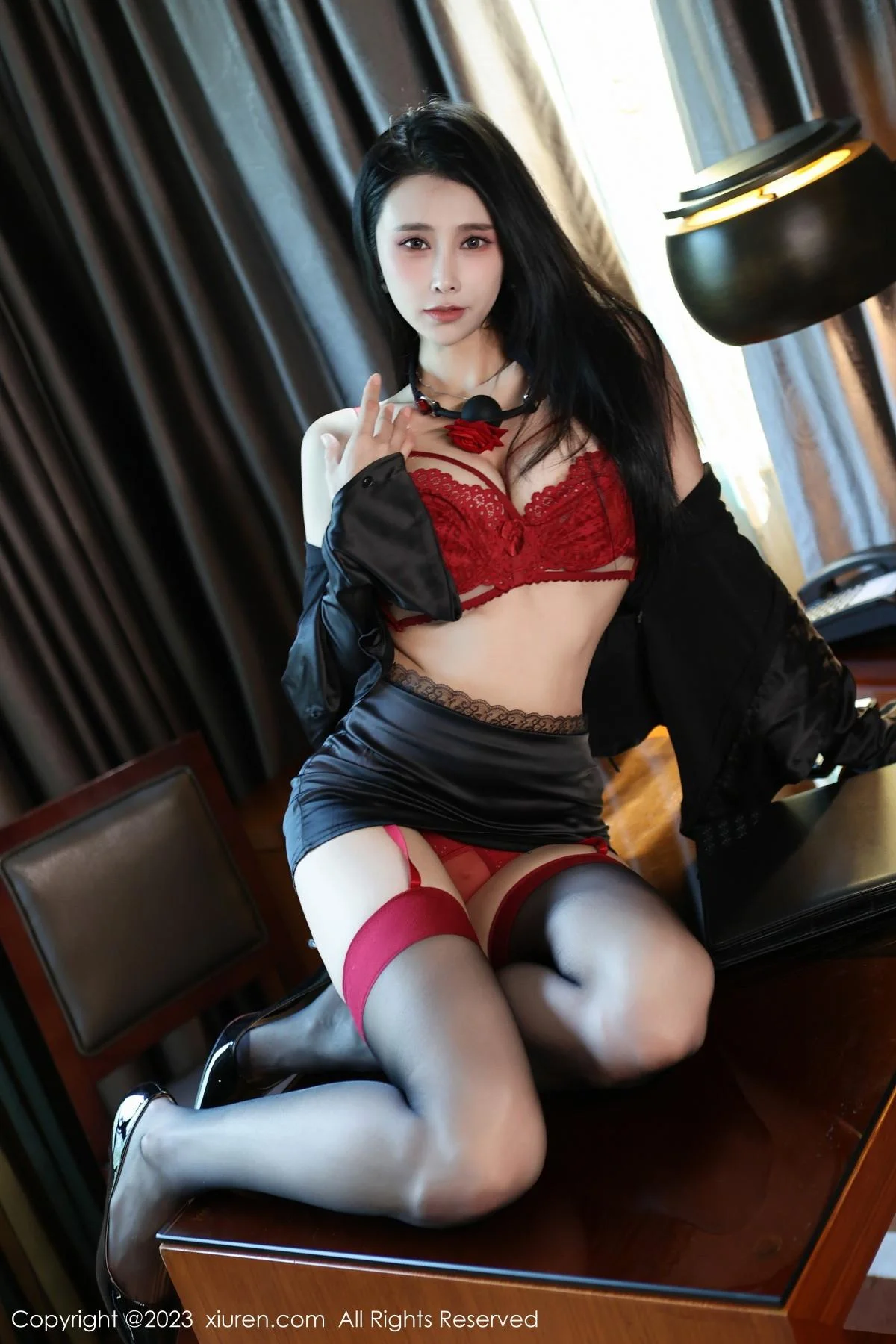草莓mm黑色上衣配黑短裙露性感红色蕾丝内衣惹火绝美写真 第 26 张