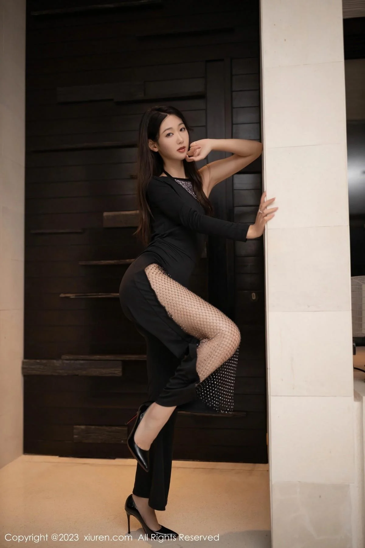 唐安琪性感黑色连衣裙露黑色内衣秀曼妙身姿梦幻绝美写真 第 2 张