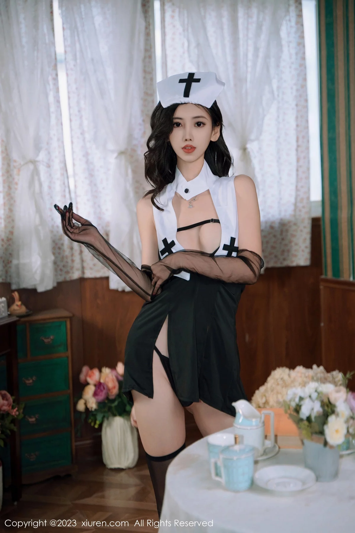 章芃芃性感情趣修女服饰配黑丝袜秀惹火身材极致绝美写真 第 14 张