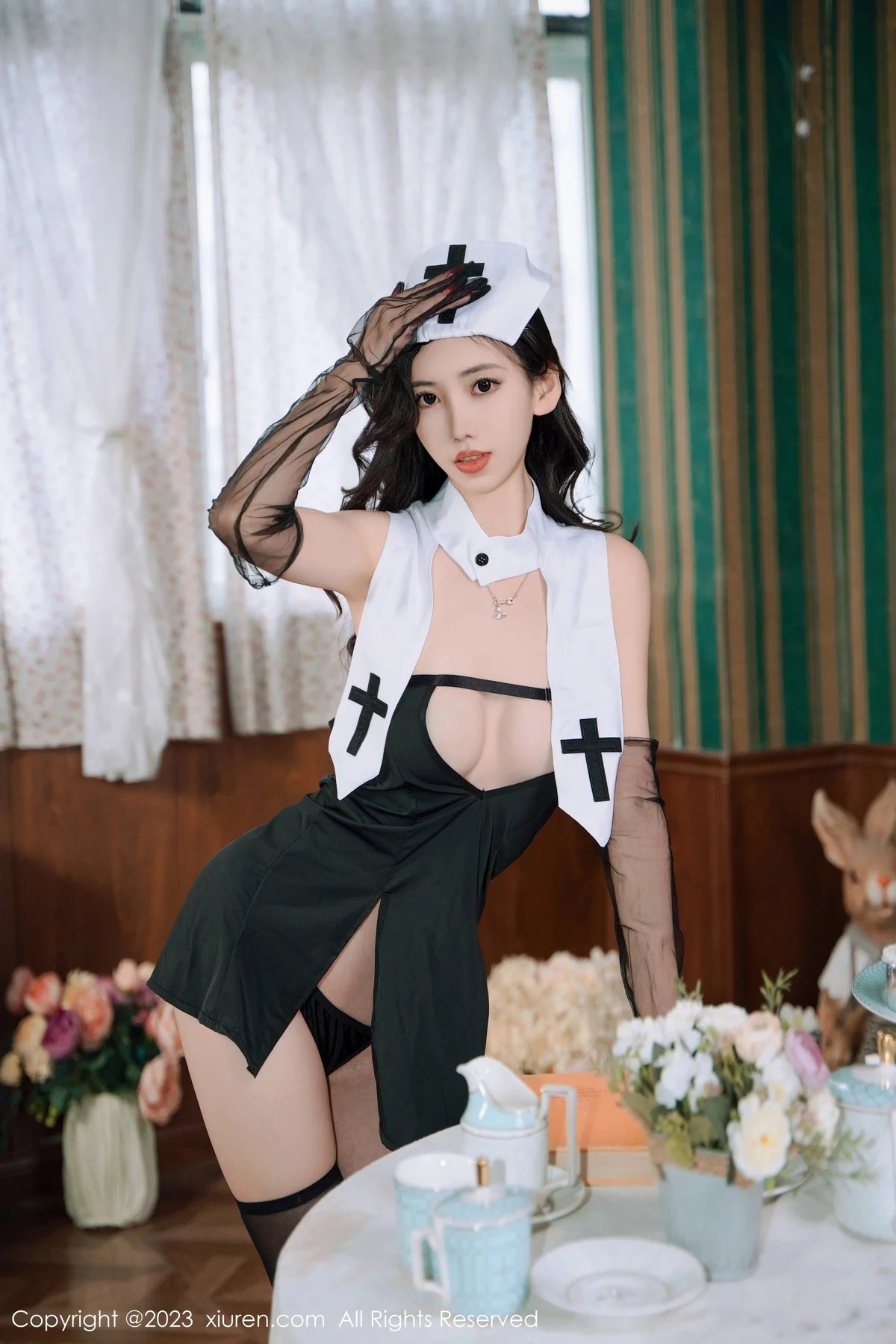 章芃芃性感情趣修女服饰配黑丝袜秀惹火身材极致绝美写真 第 8 张