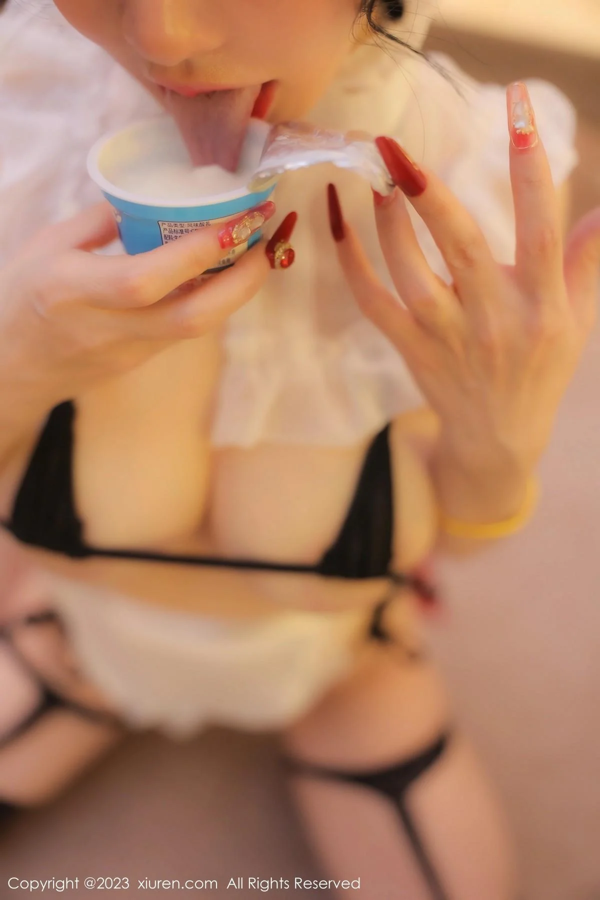 潘娇娇蕾丝女仆装露性感黑色情趣内衣秀巨乳肥臀绝美写真 第 22 张